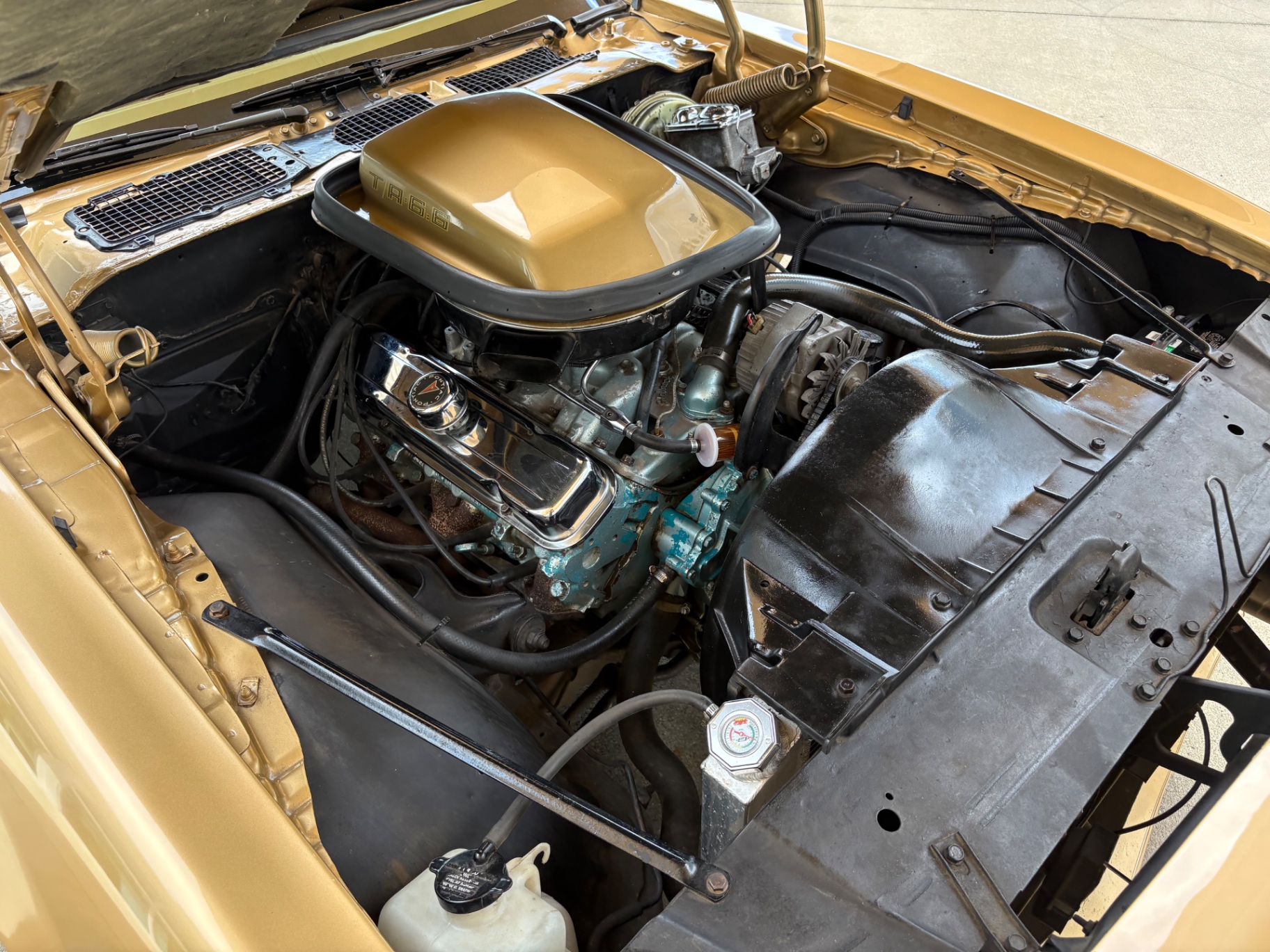 Vehicle photo 25