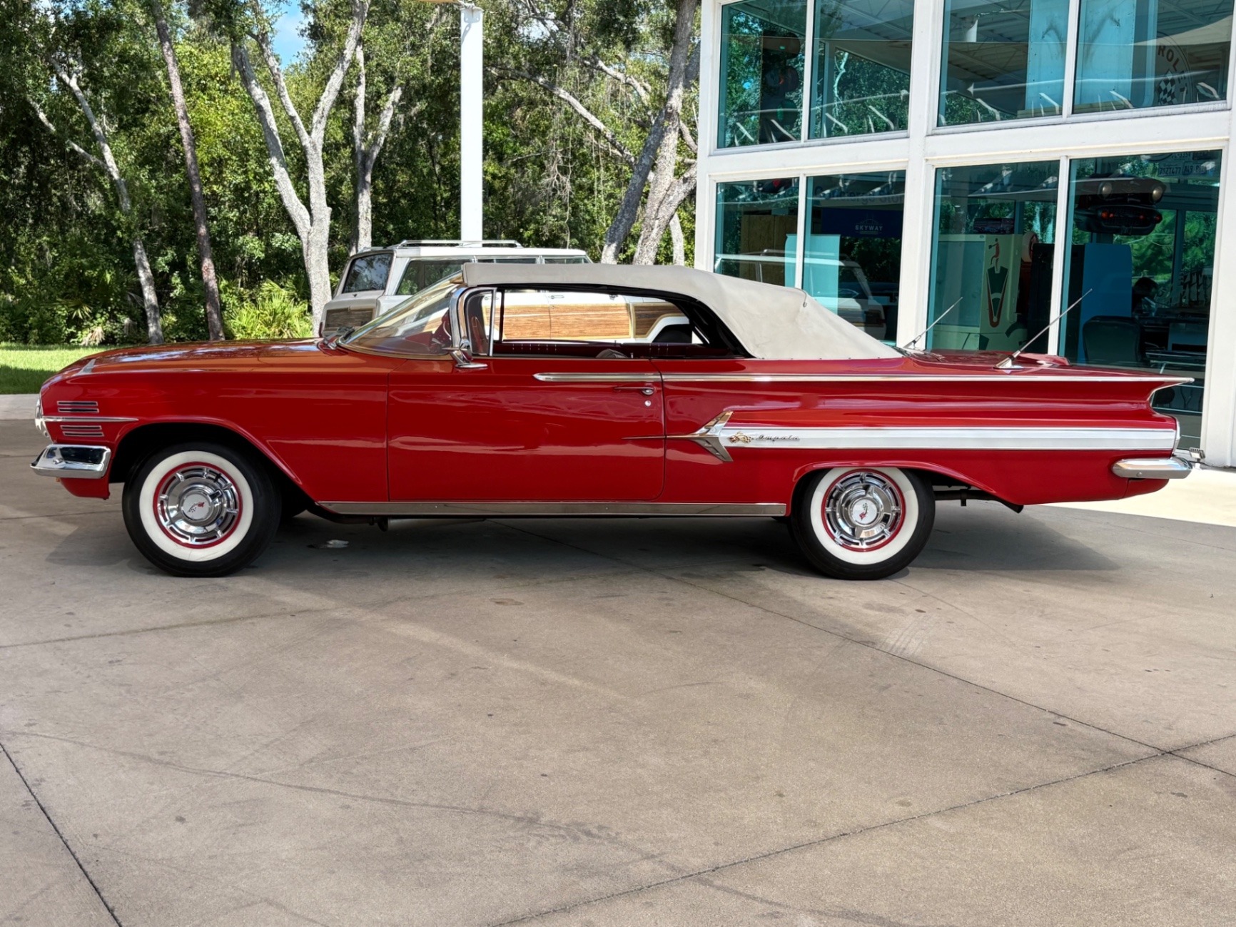 Vehicle photo 22