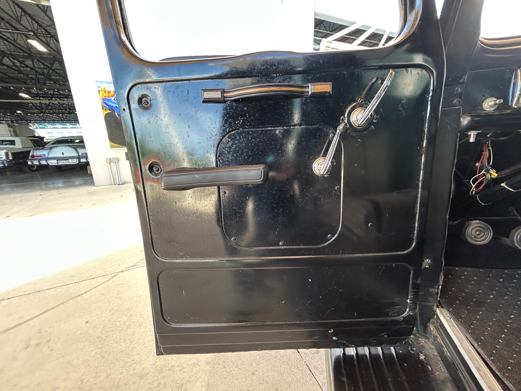 Vehicle photo 29
