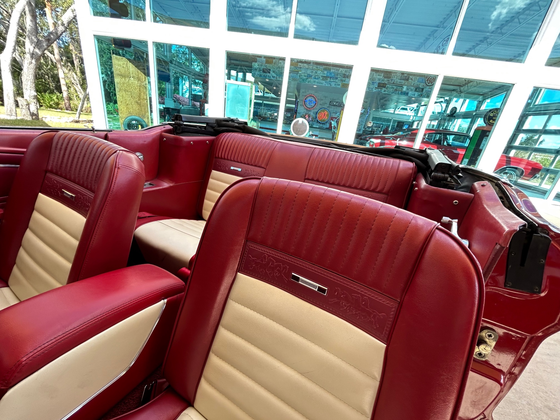 Vehicle photo 24