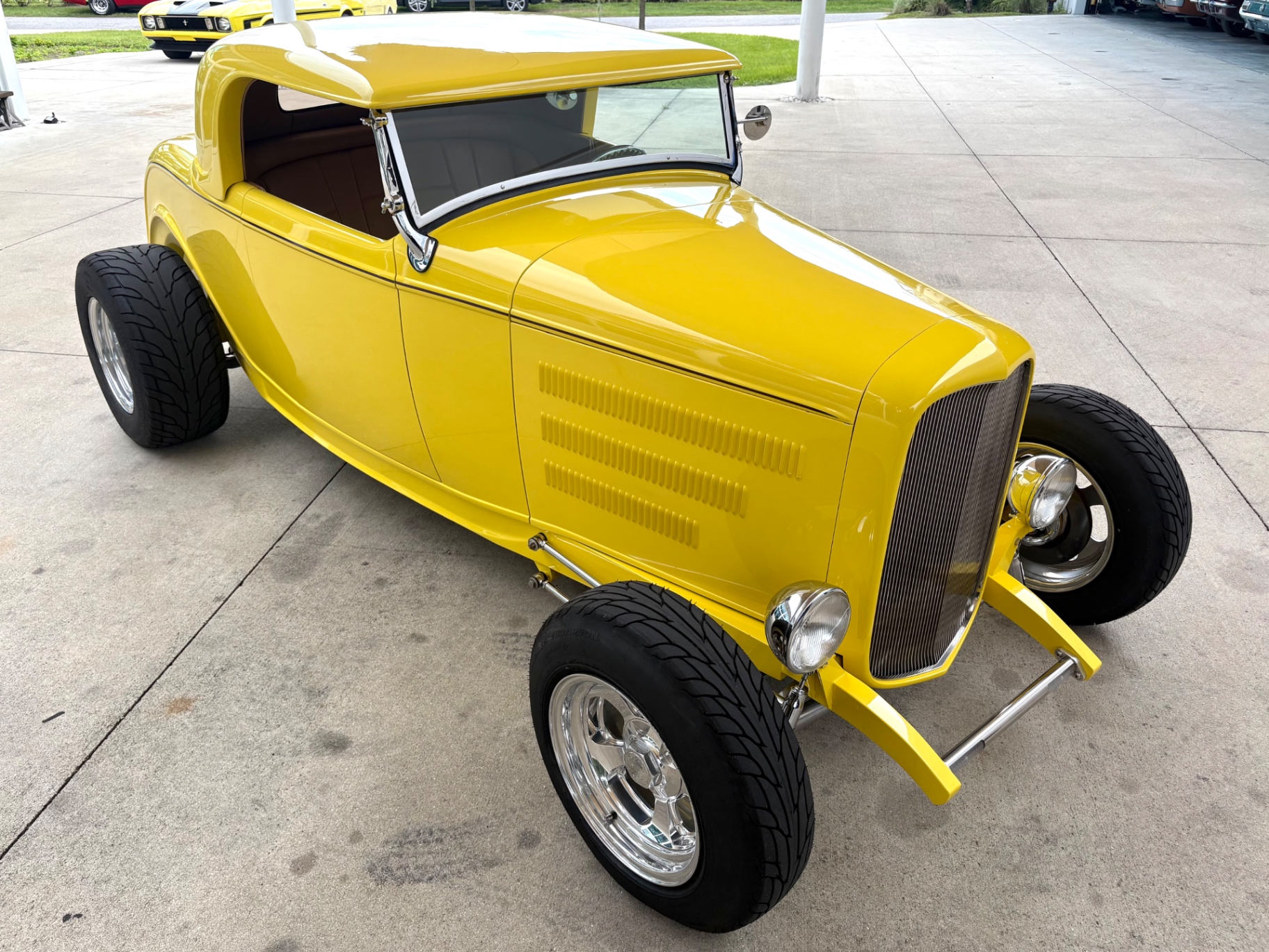 Vehicle photo 21
