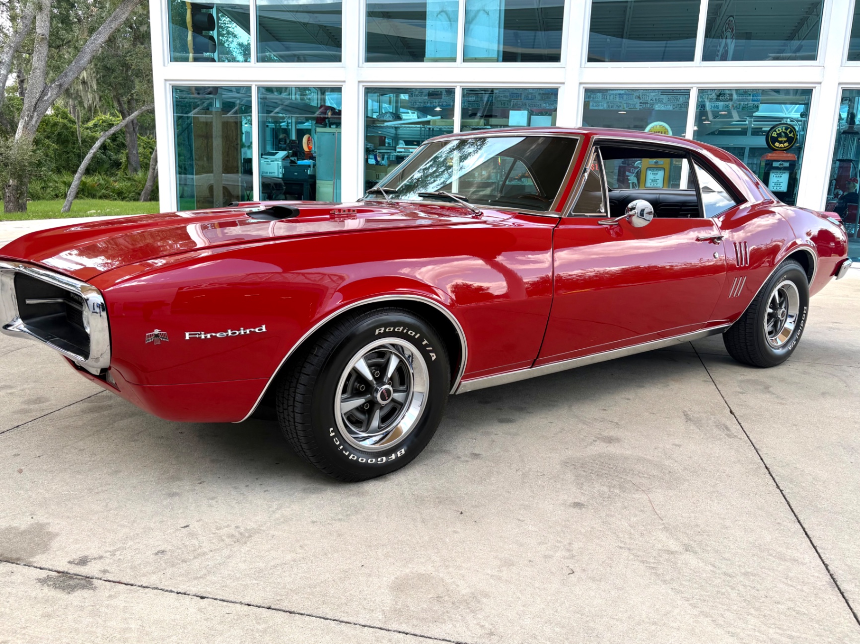 Vehicle photo 12