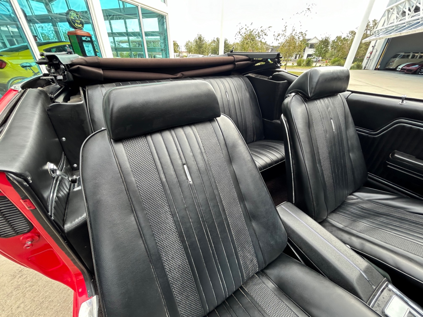 Vehicle photo 32