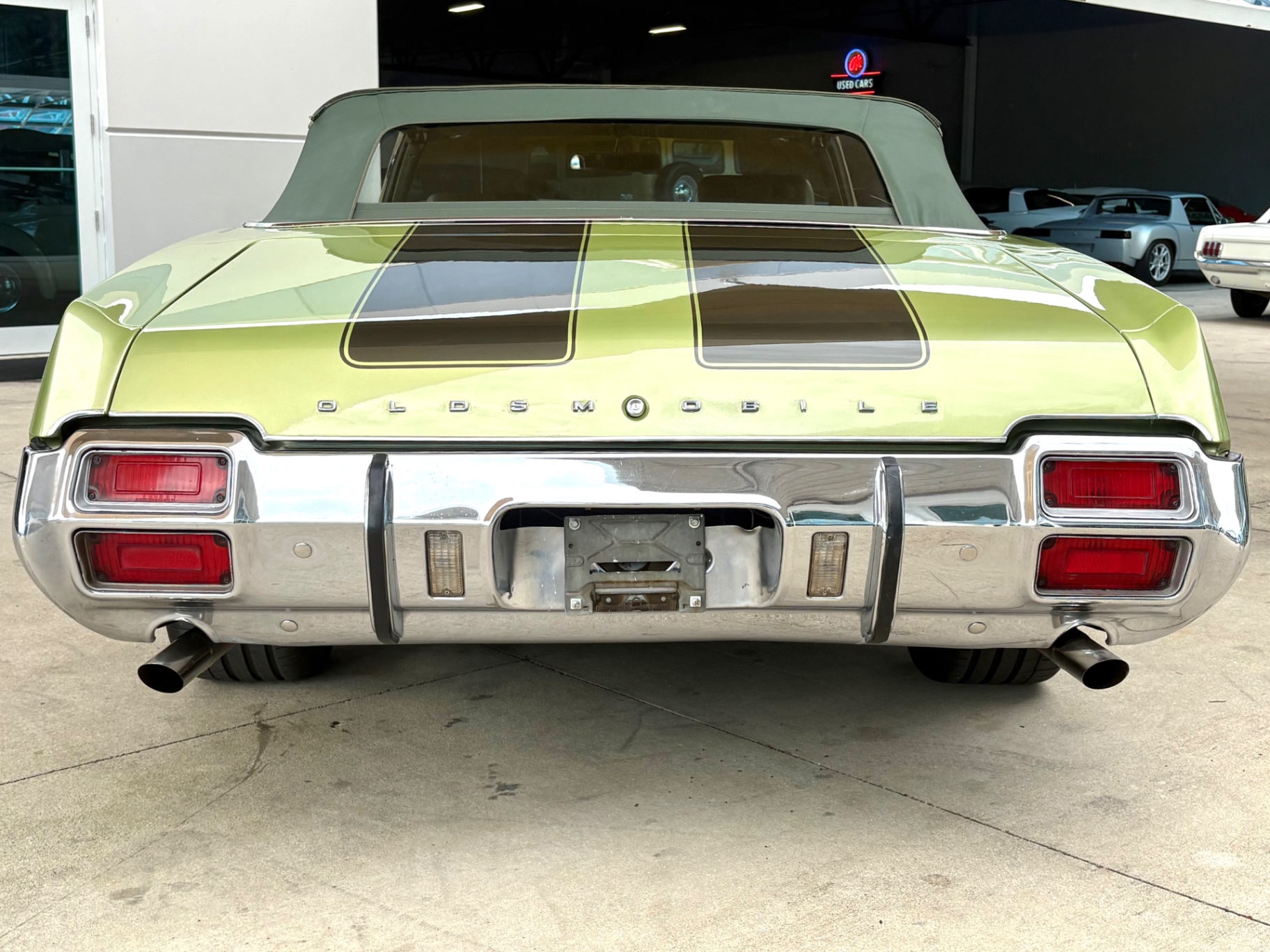Vehicle photo 23