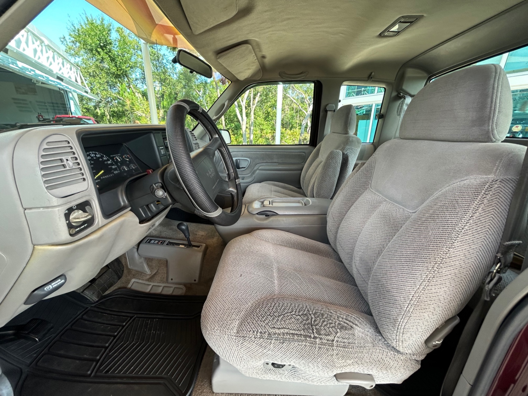 Vehicle photo 33