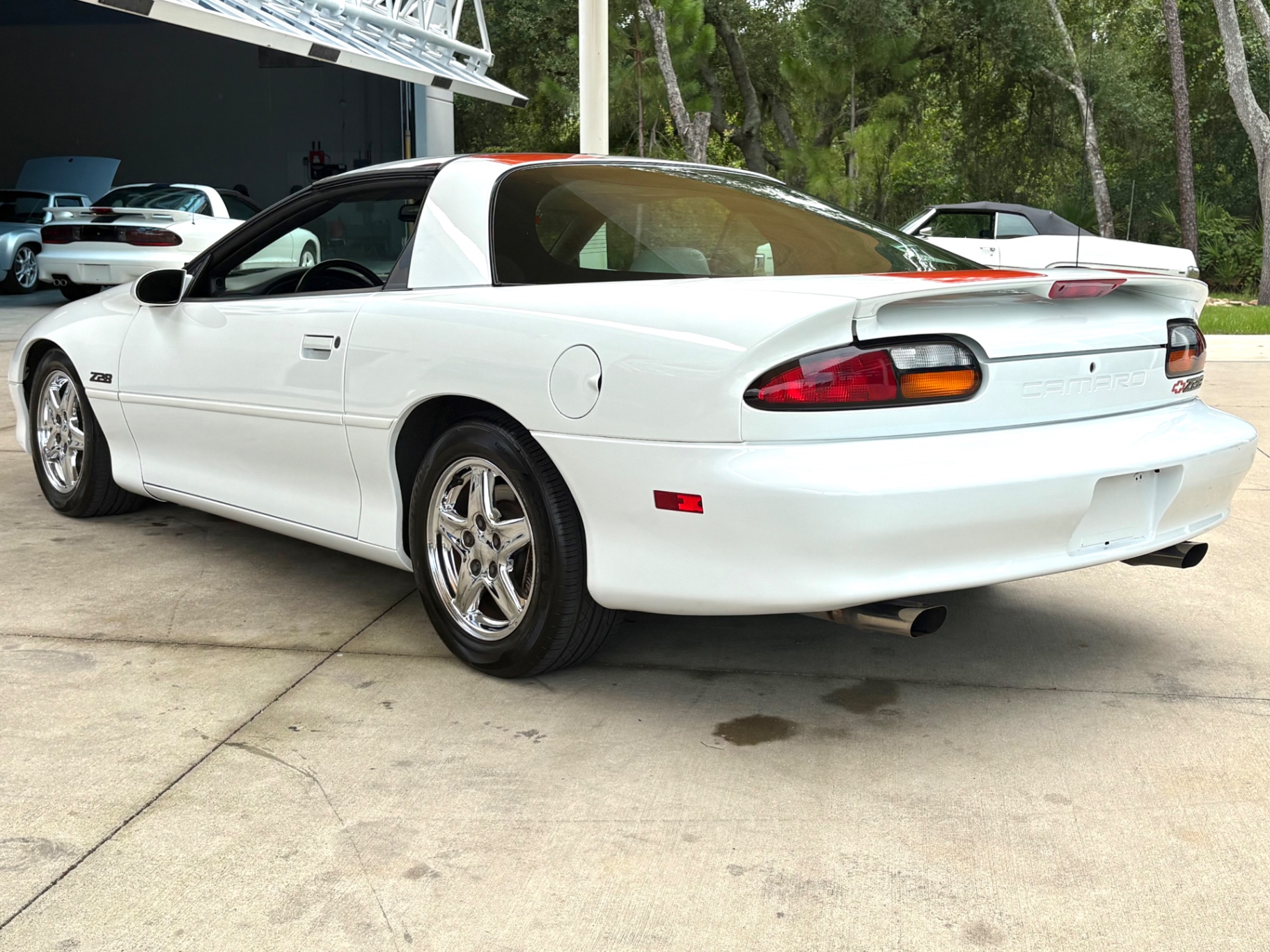 Vehicle photo 9