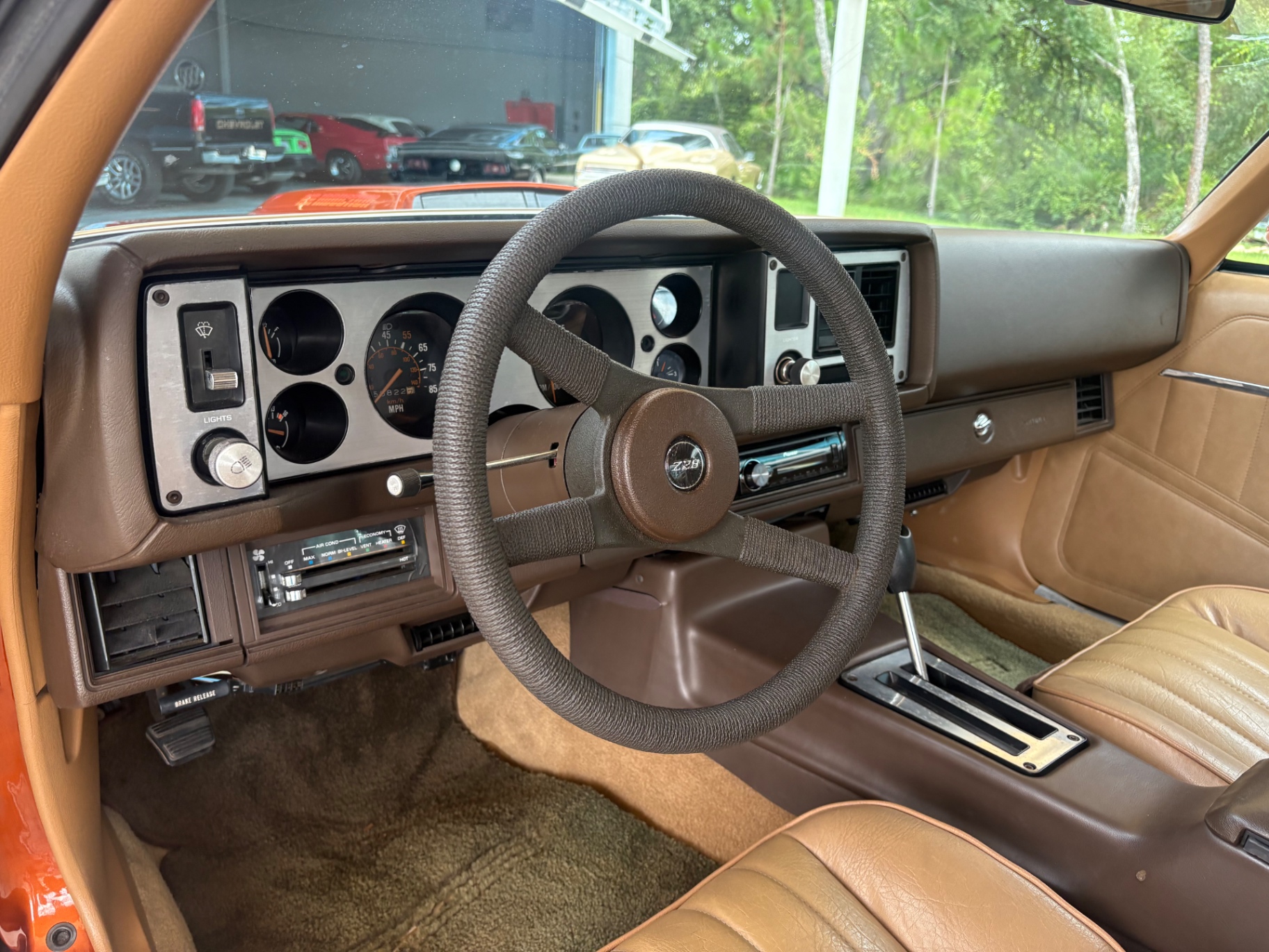 Vehicle photo 31