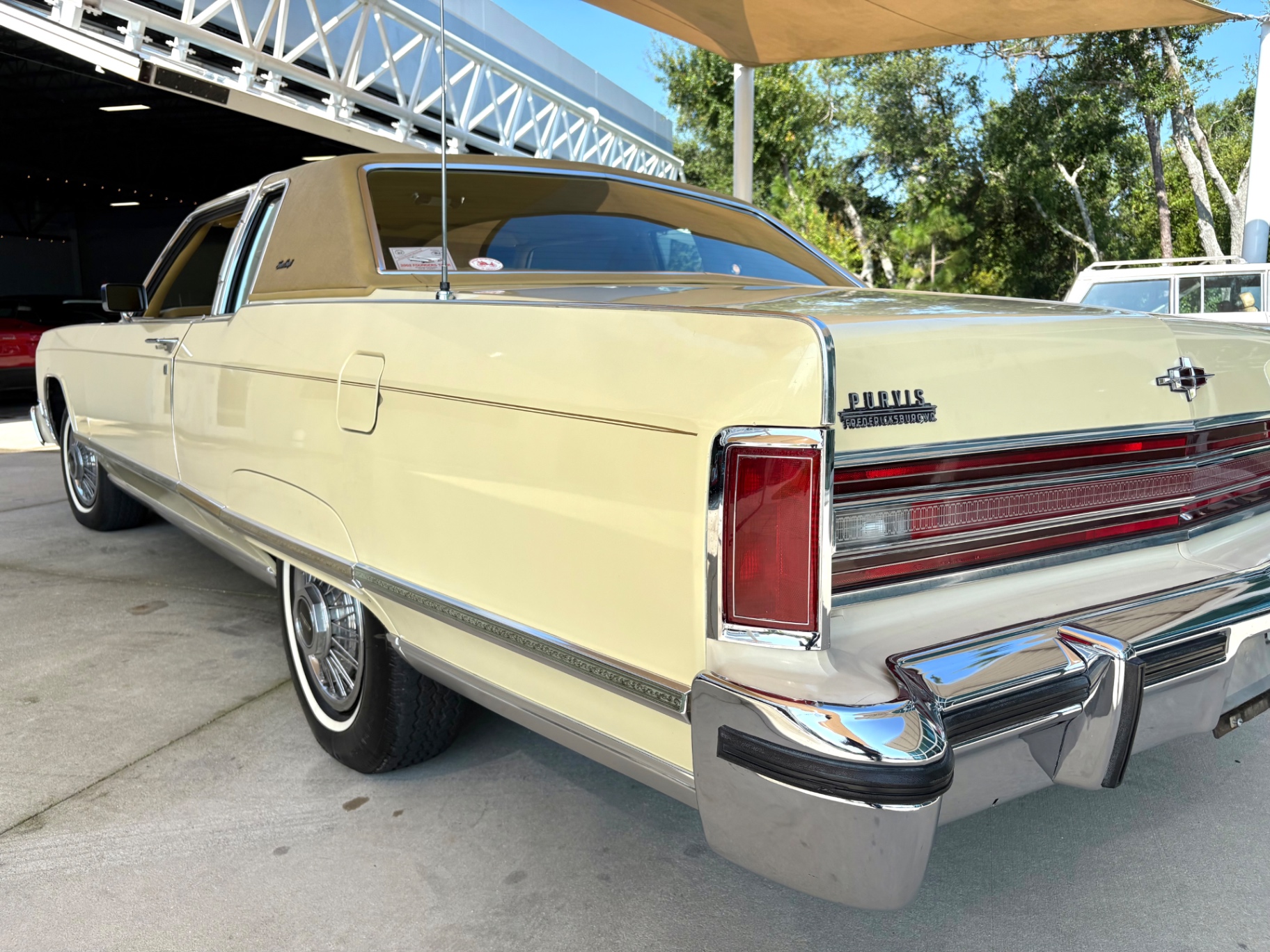 Vehicle photo 17