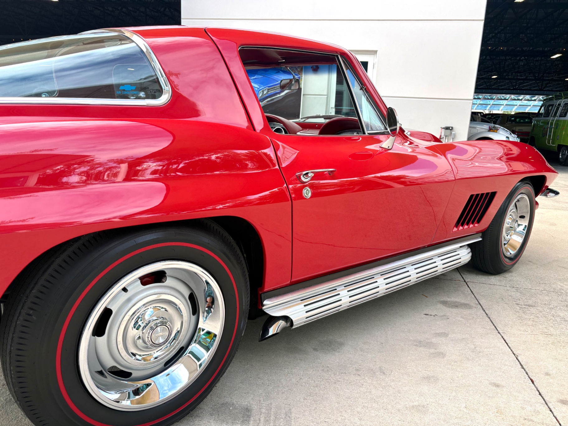Vehicle photo 18