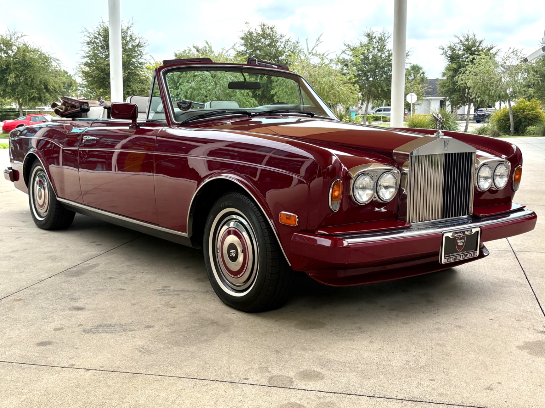 Vehicle photo 4