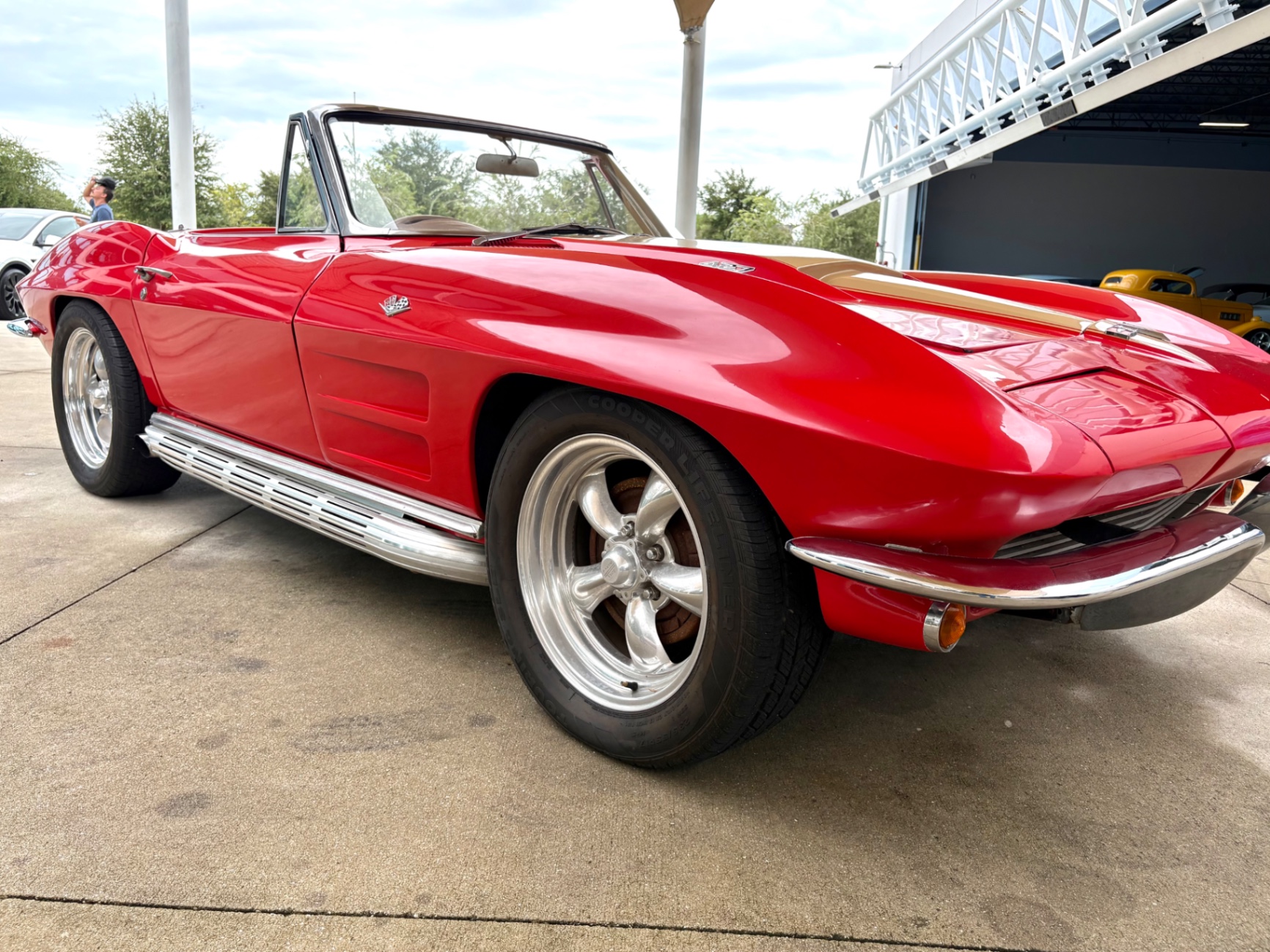 Vehicle photo 19