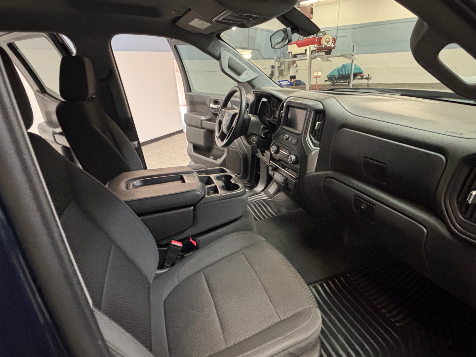Vehicle photo 27