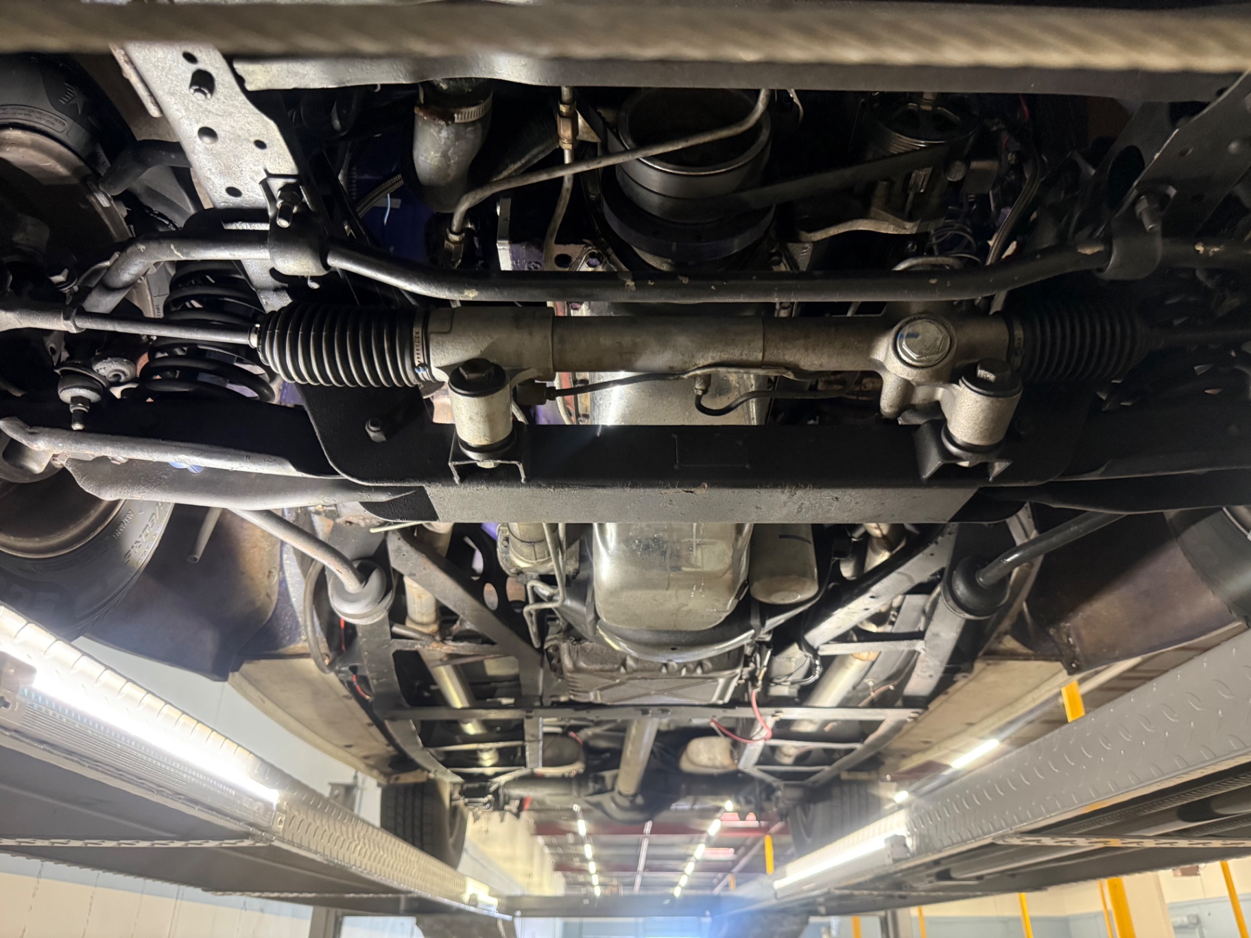 Vehicle photo 37
