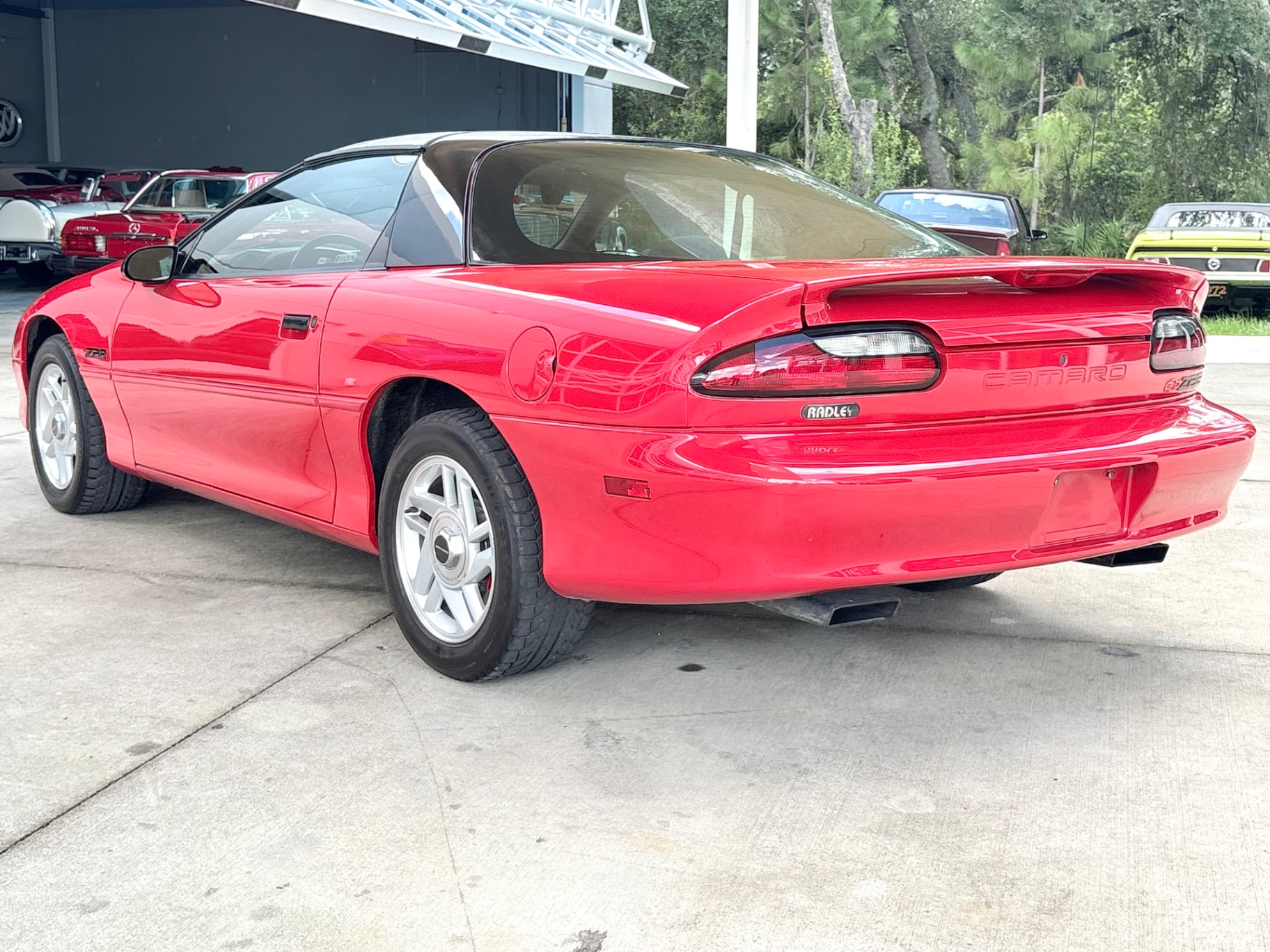 Vehicle photo 9