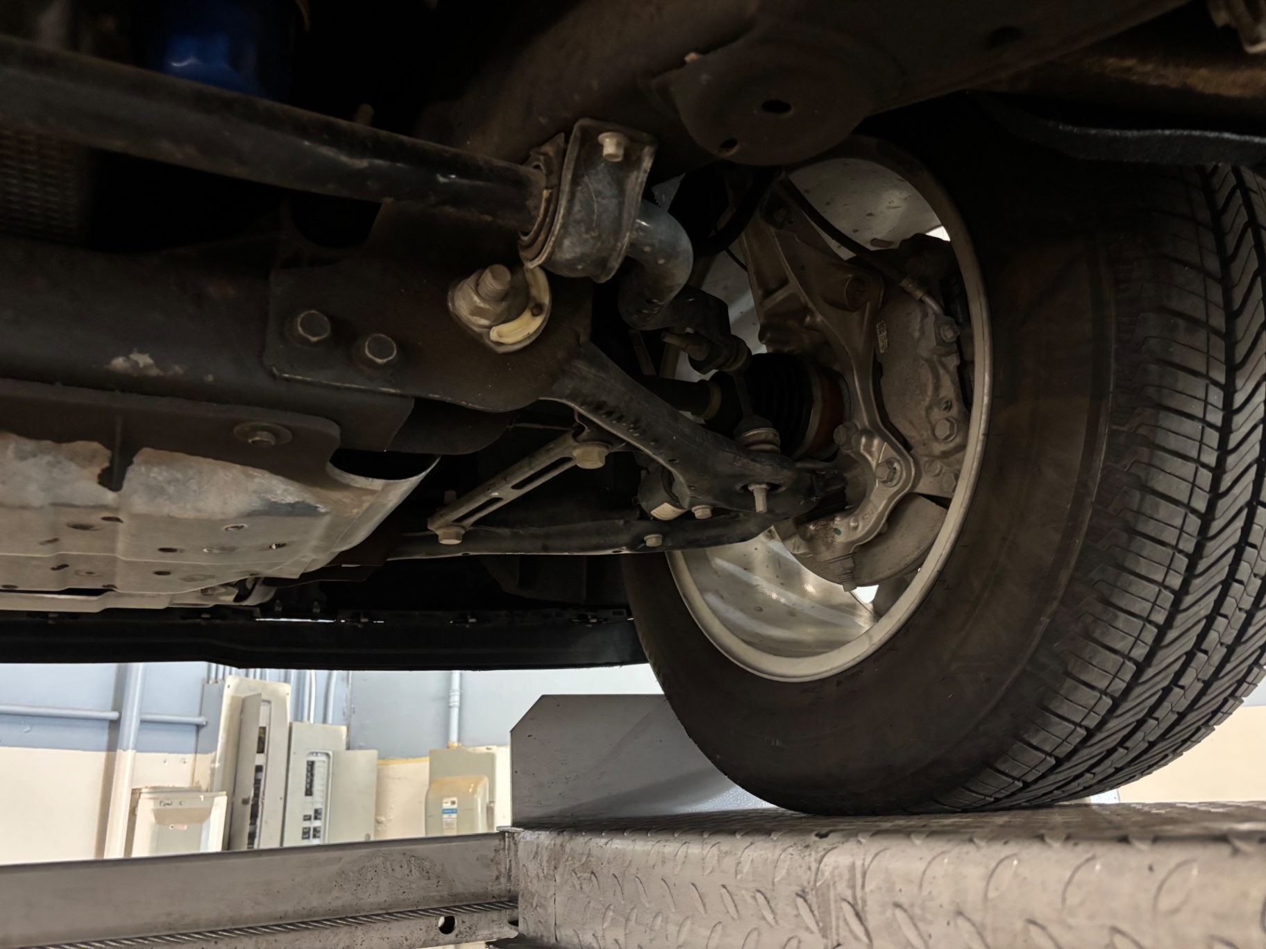 Vehicle photo 35