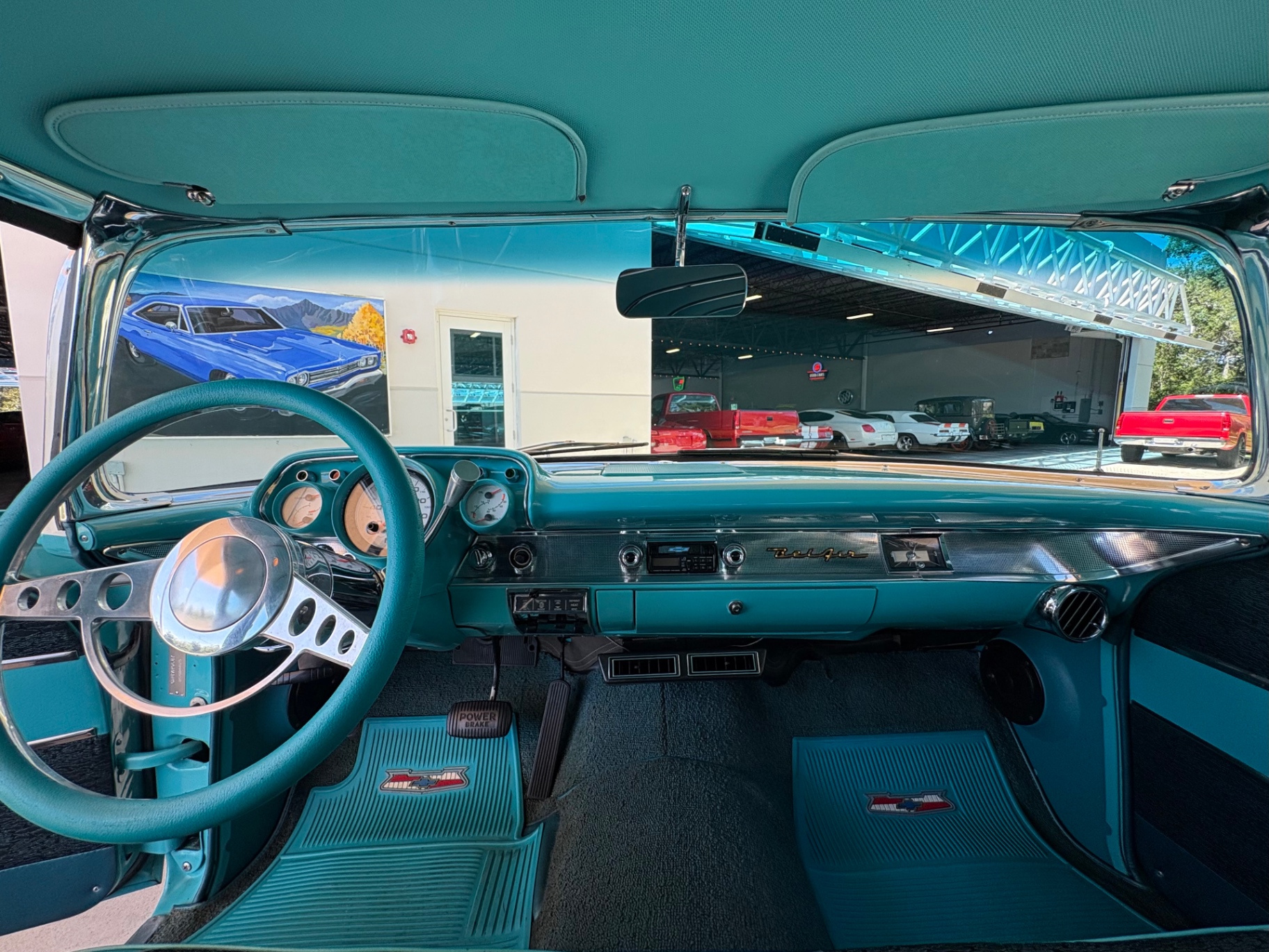 Vehicle photo 32