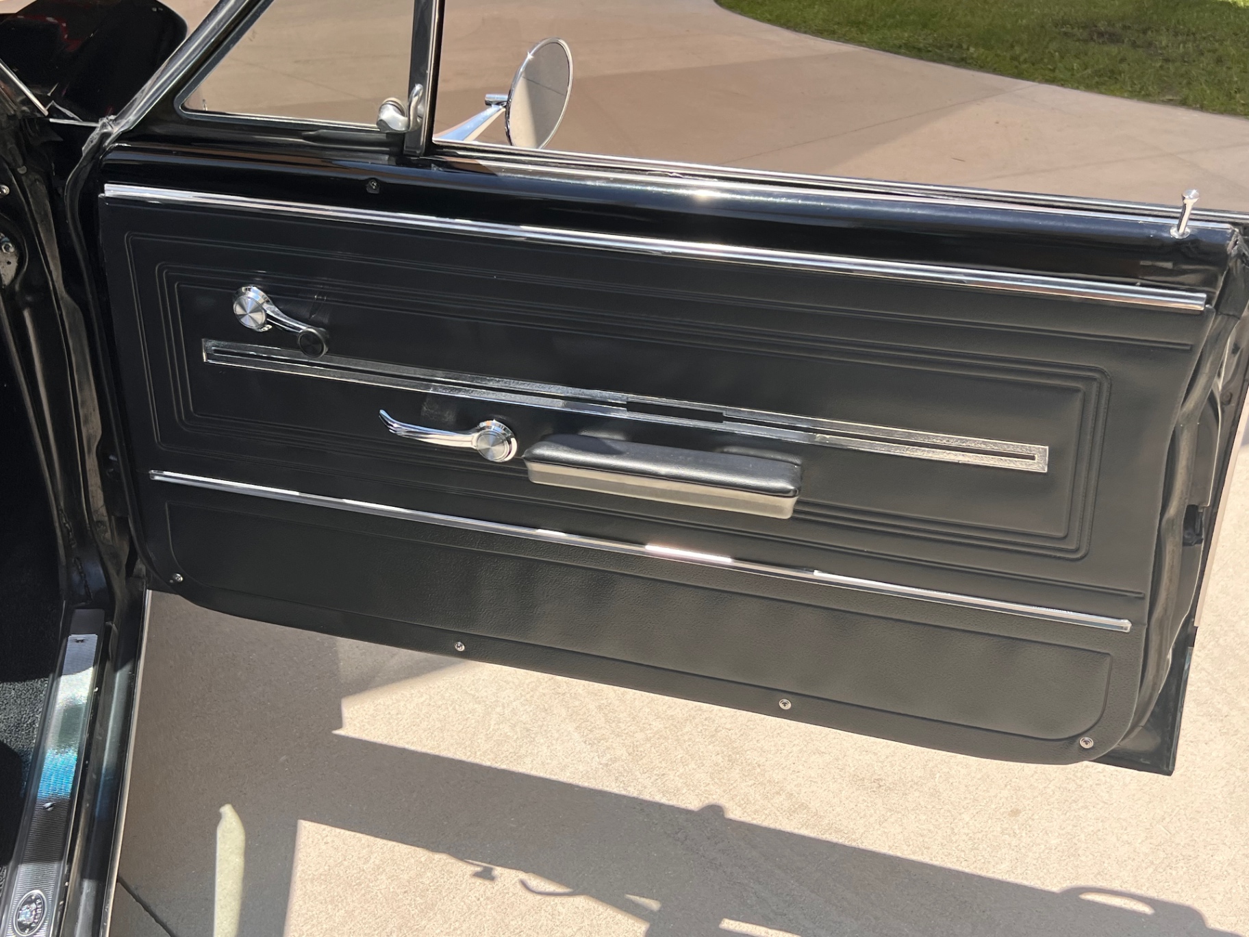 Vehicle photo 30