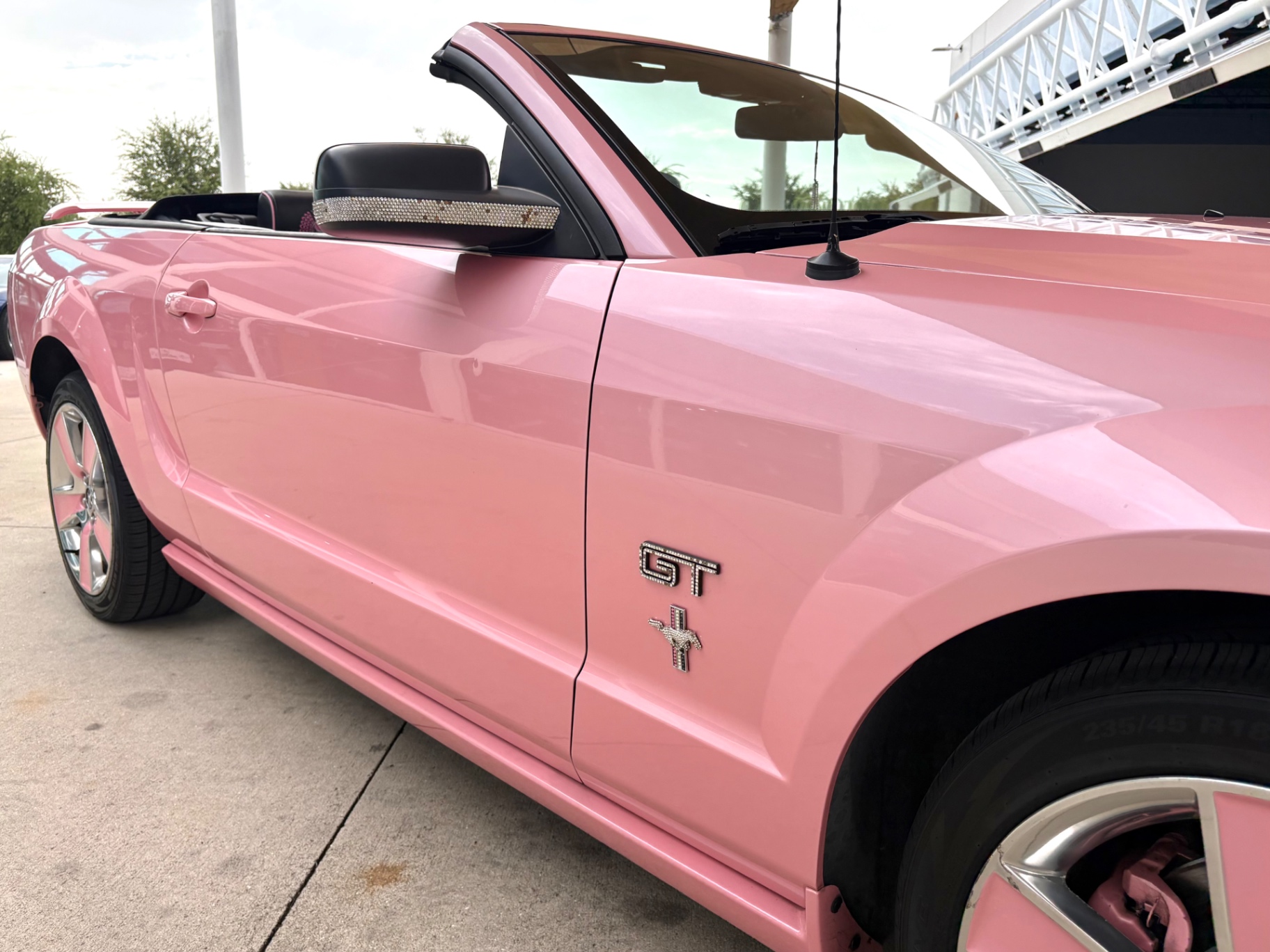 Vehicle photo 18