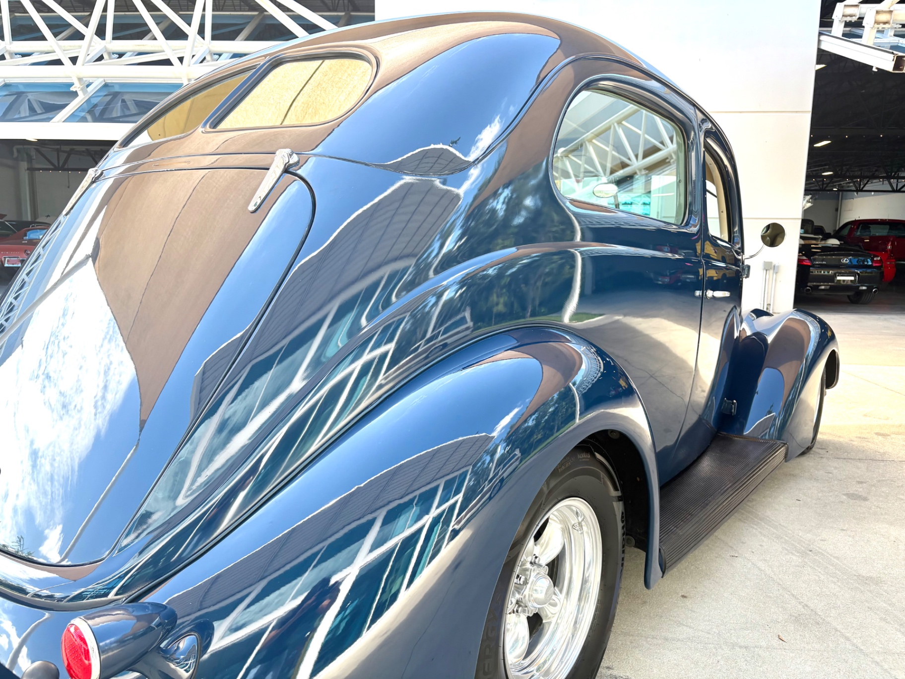 Vehicle photo 15