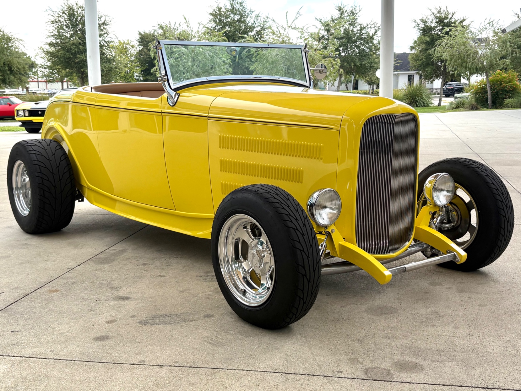 Vehicle photo 4