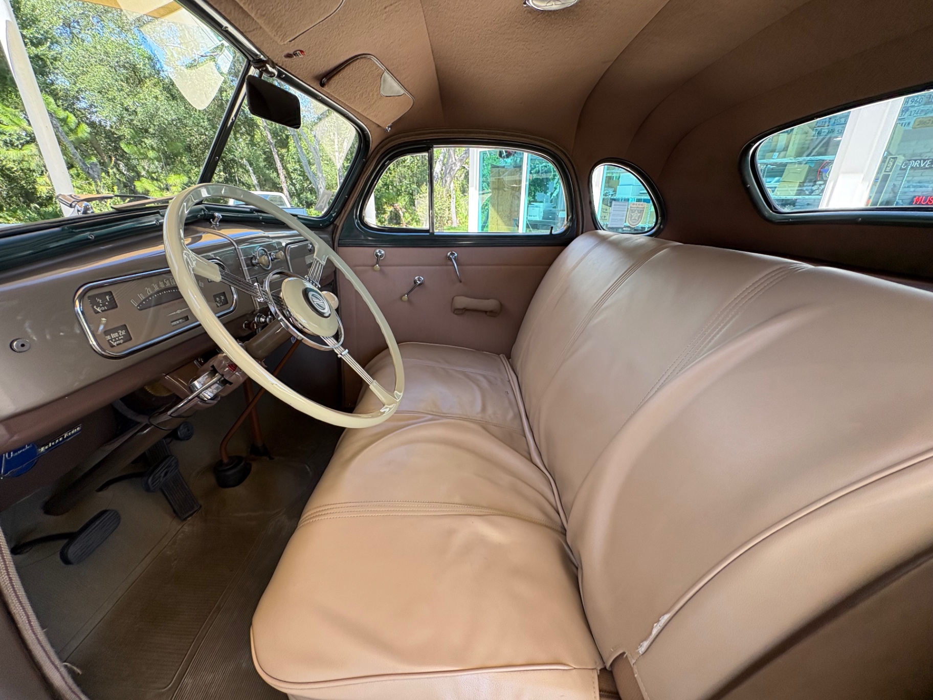 Vehicle photo 28