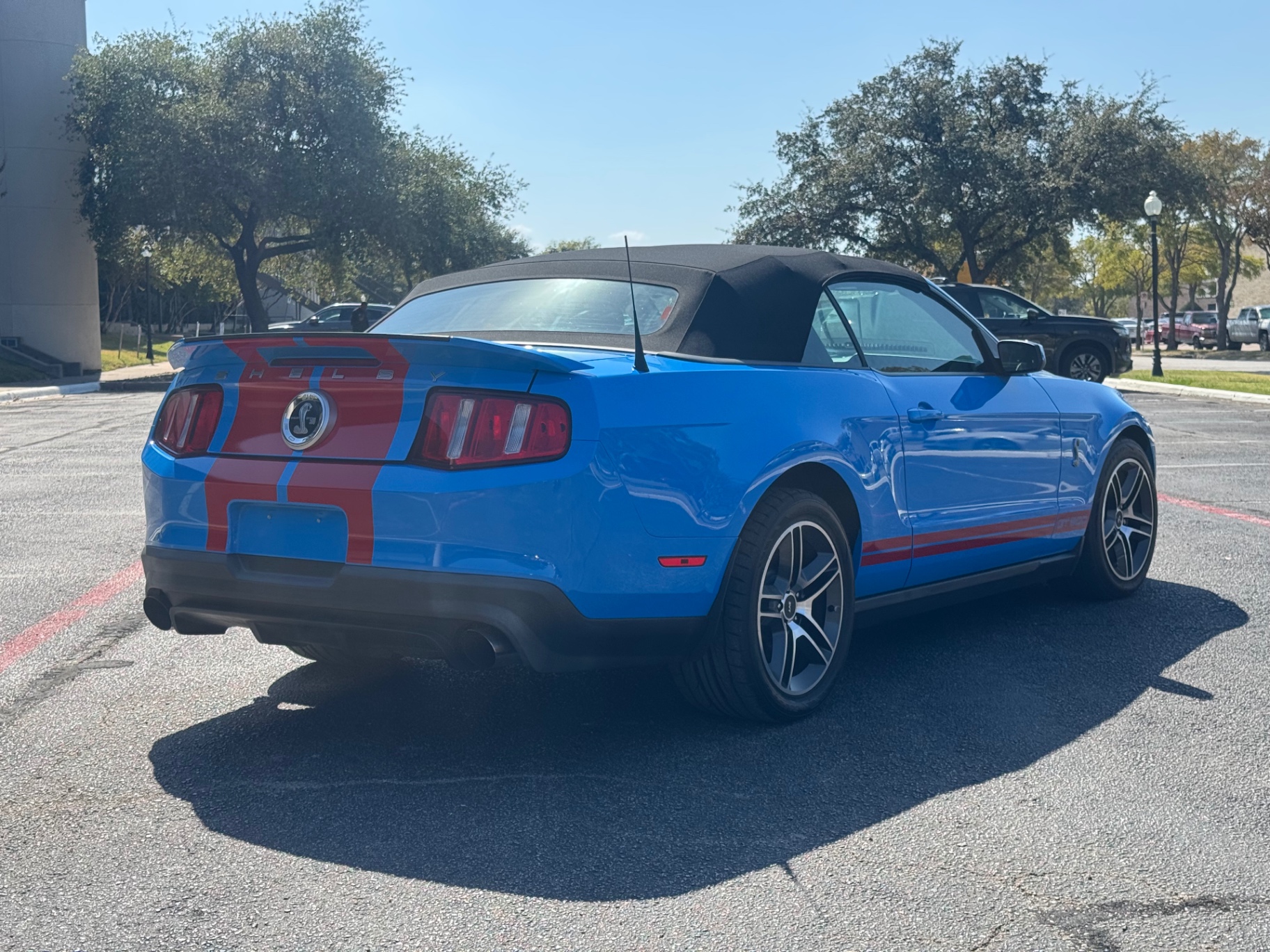 Vehicle photo 23