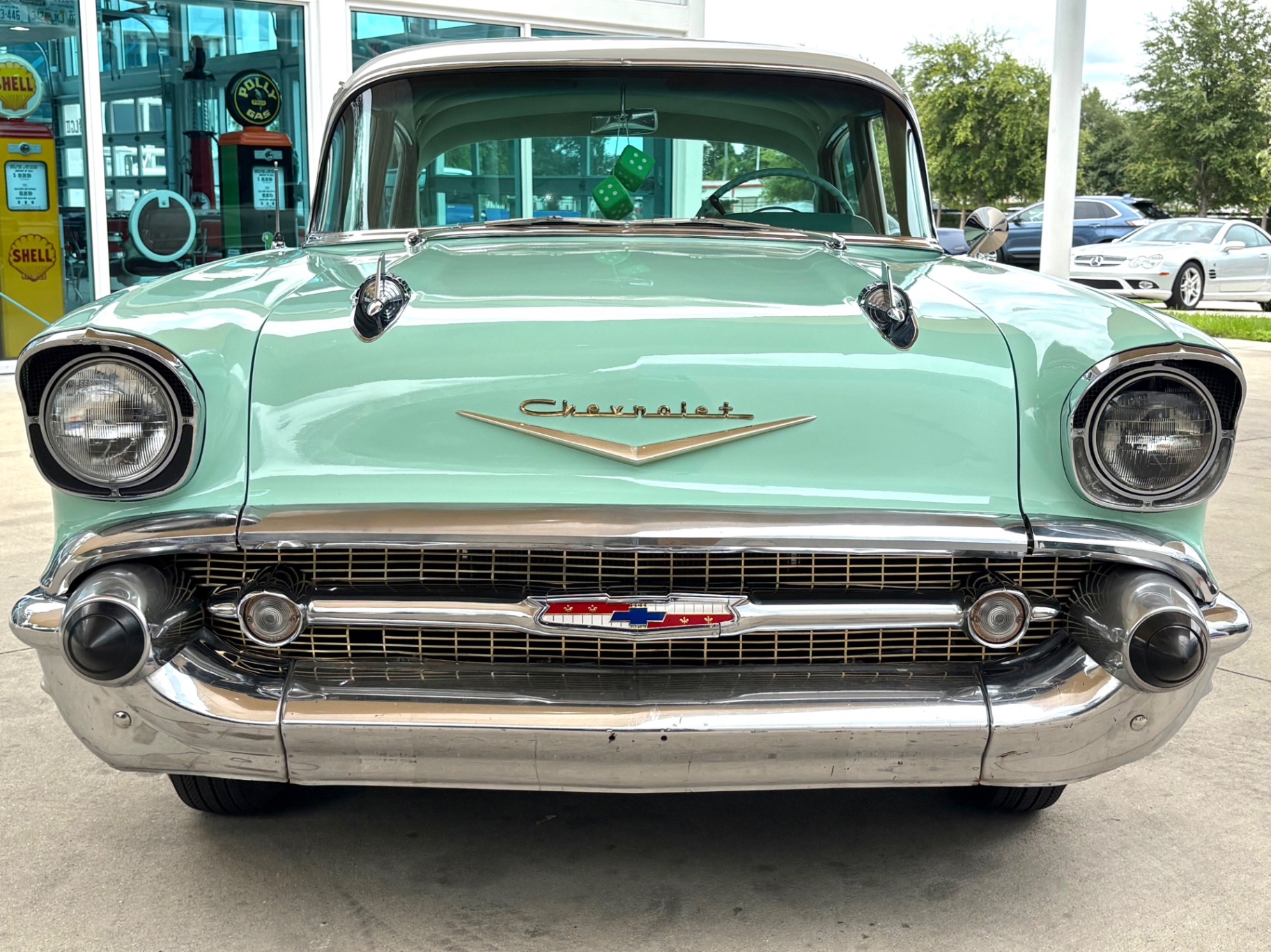 Vehicle photo 2