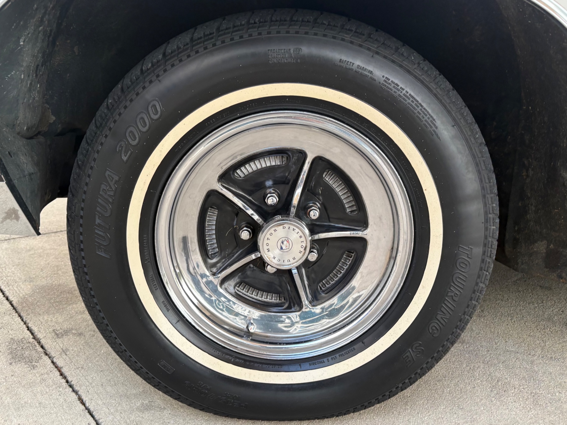 Vehicle photo 23