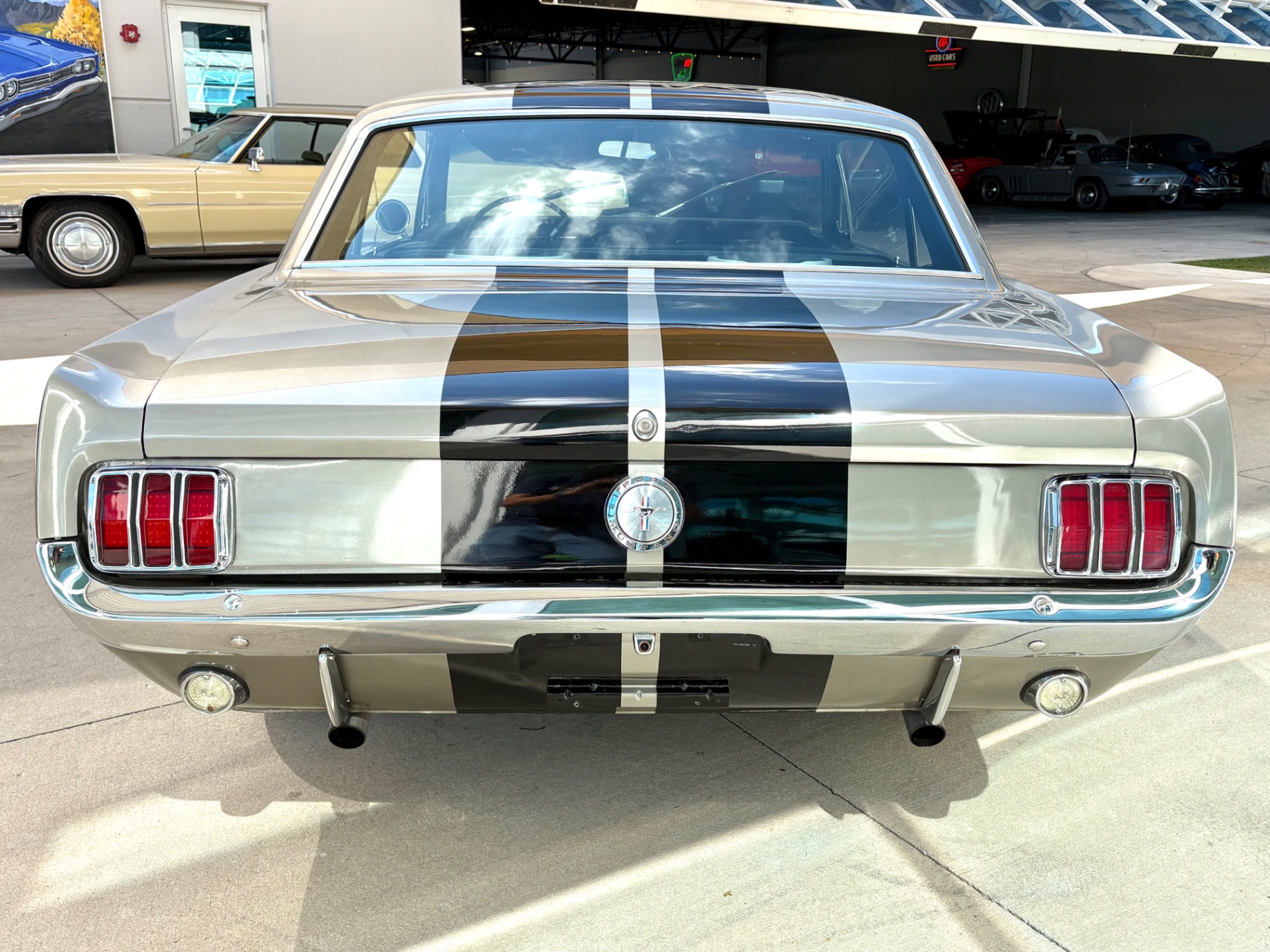 Vehicle photo 7