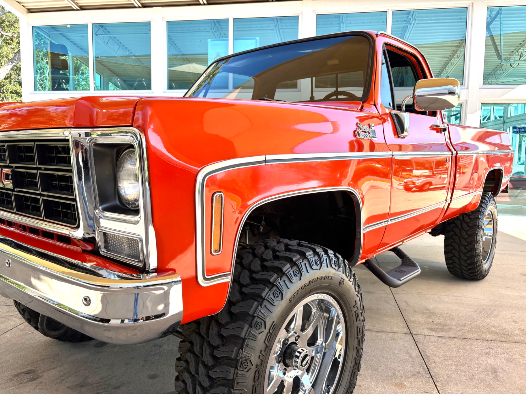 Vehicle photo 11