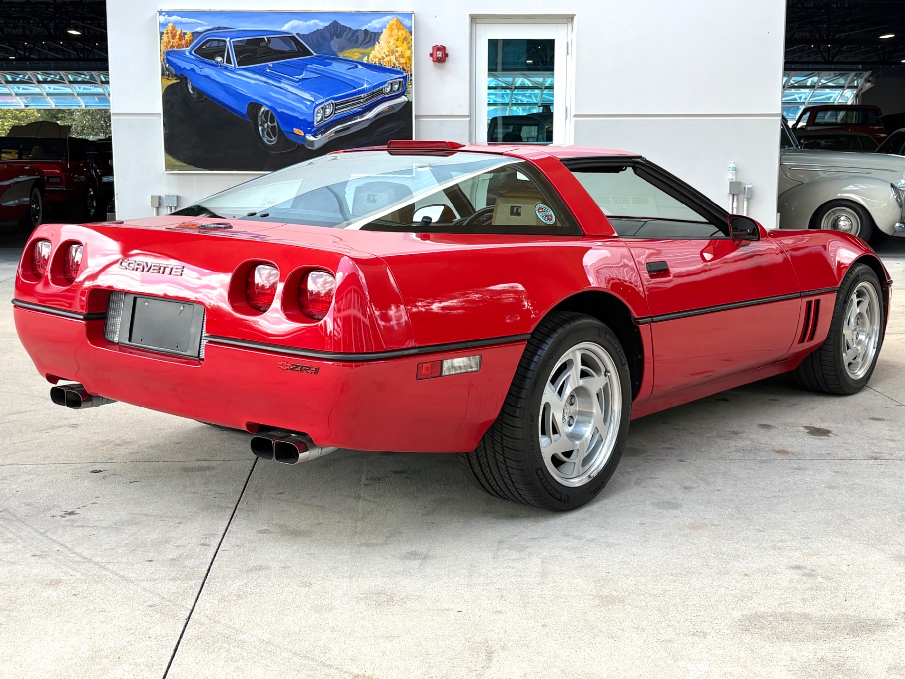 Vehicle photo 7