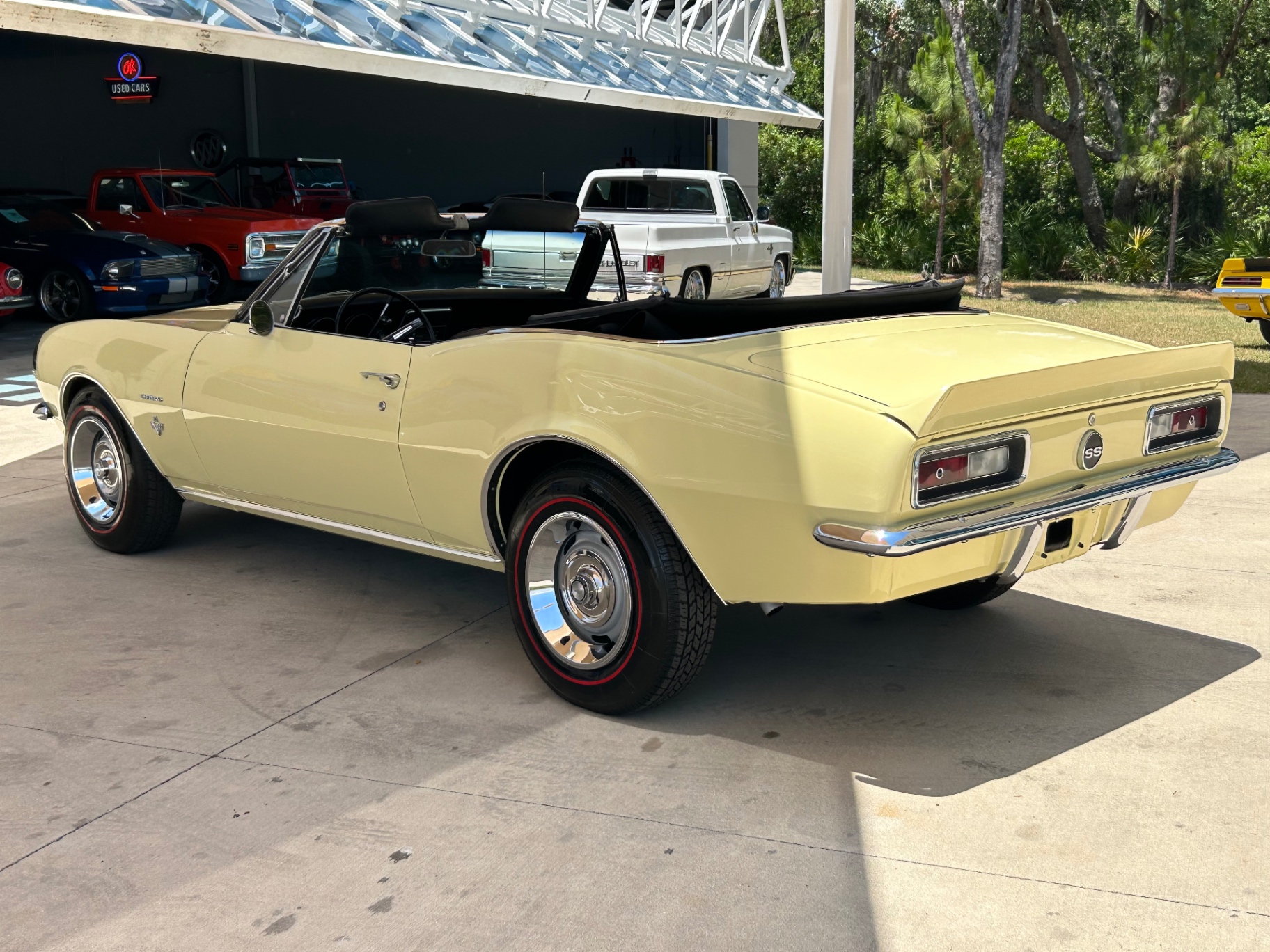 Vehicle photo 9