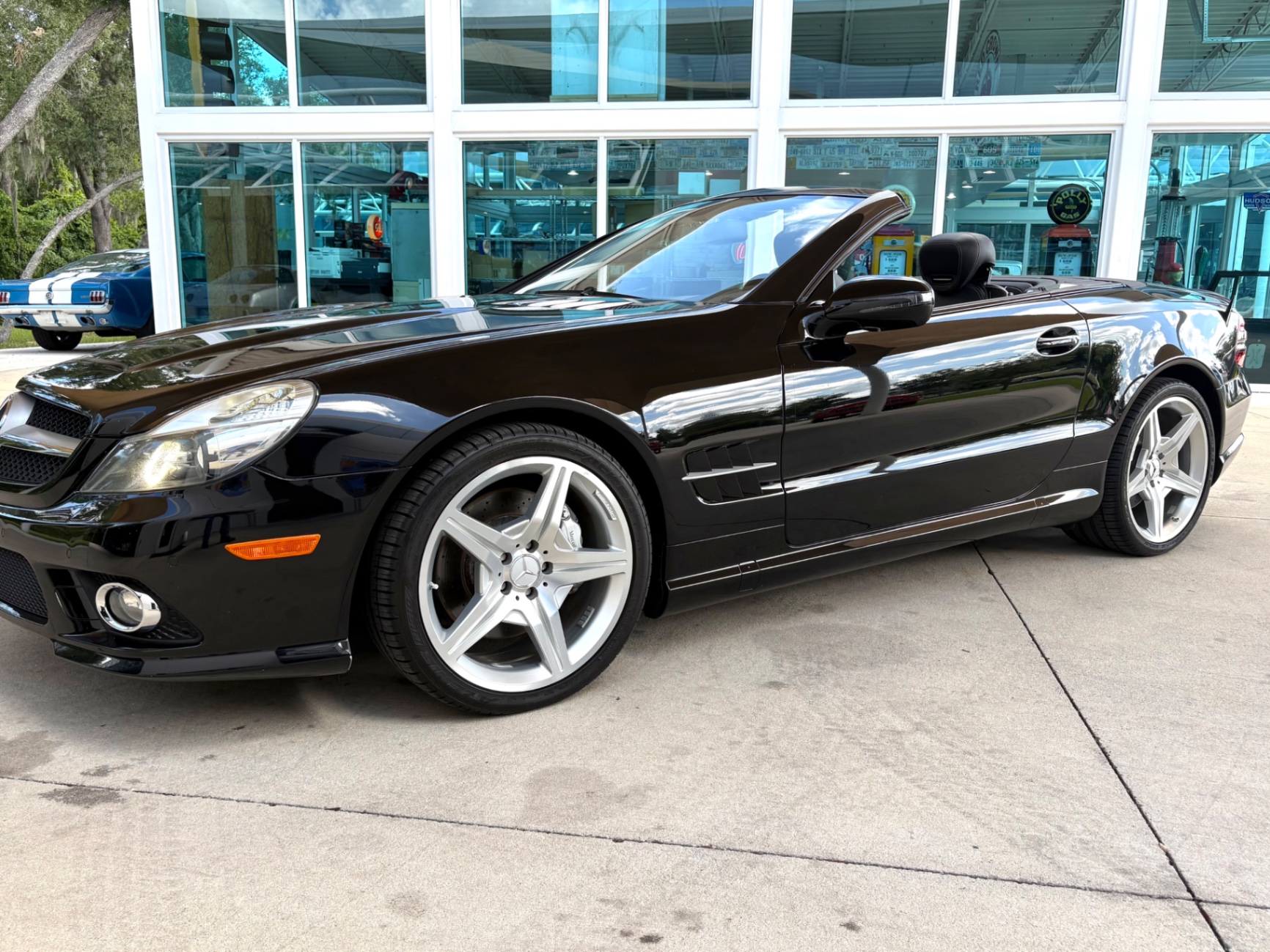Vehicle photo 12