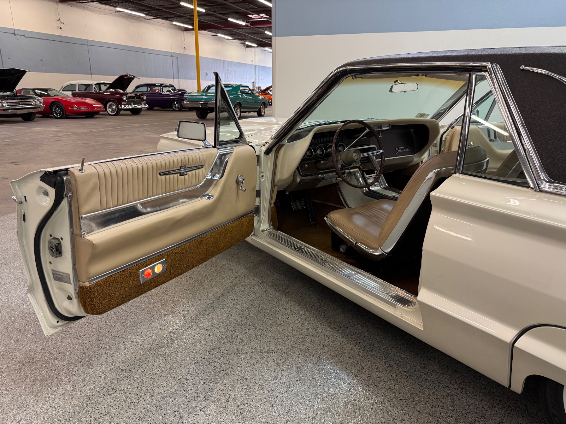 Vehicle photo 28