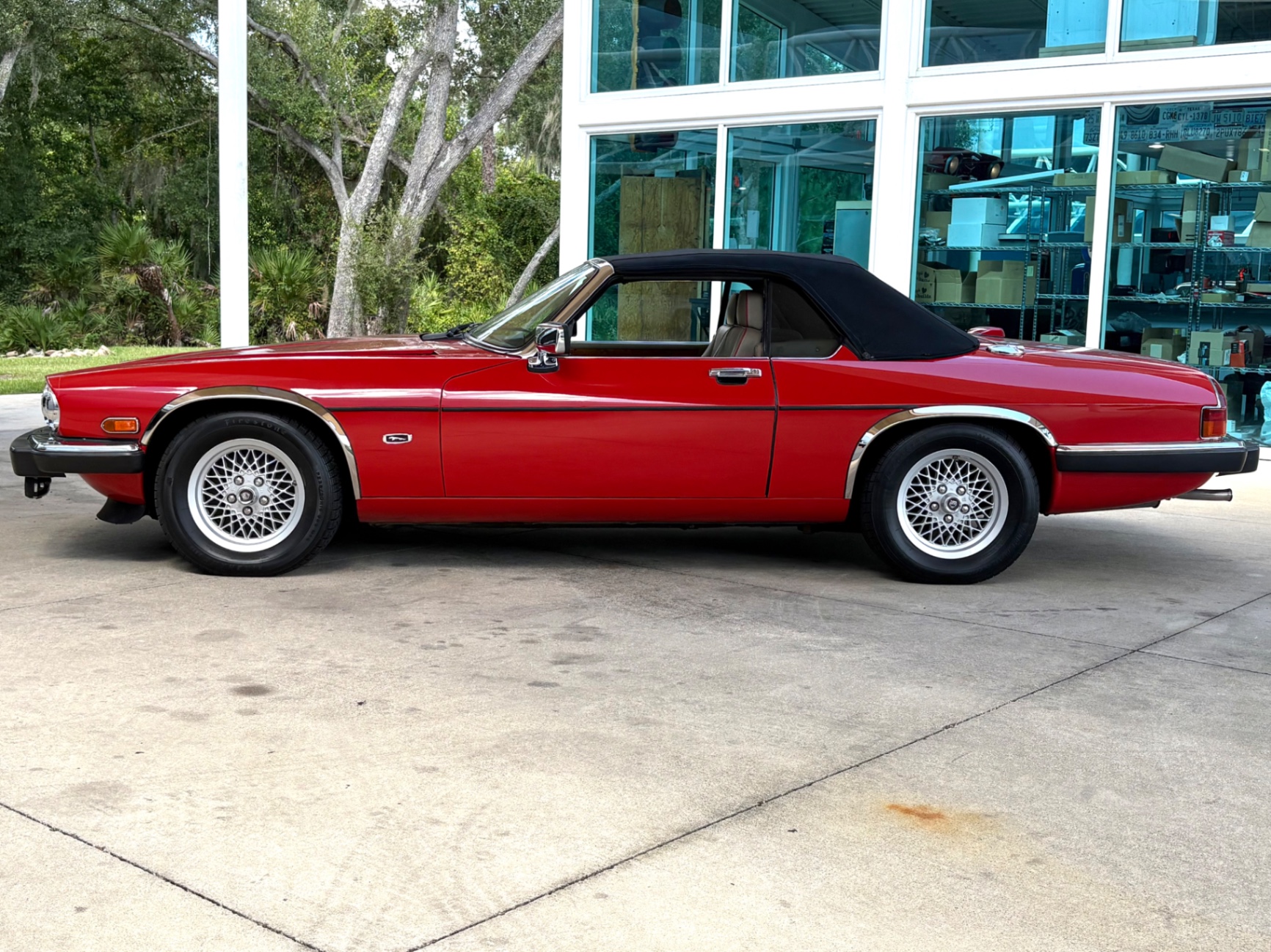 Vehicle photo 24
