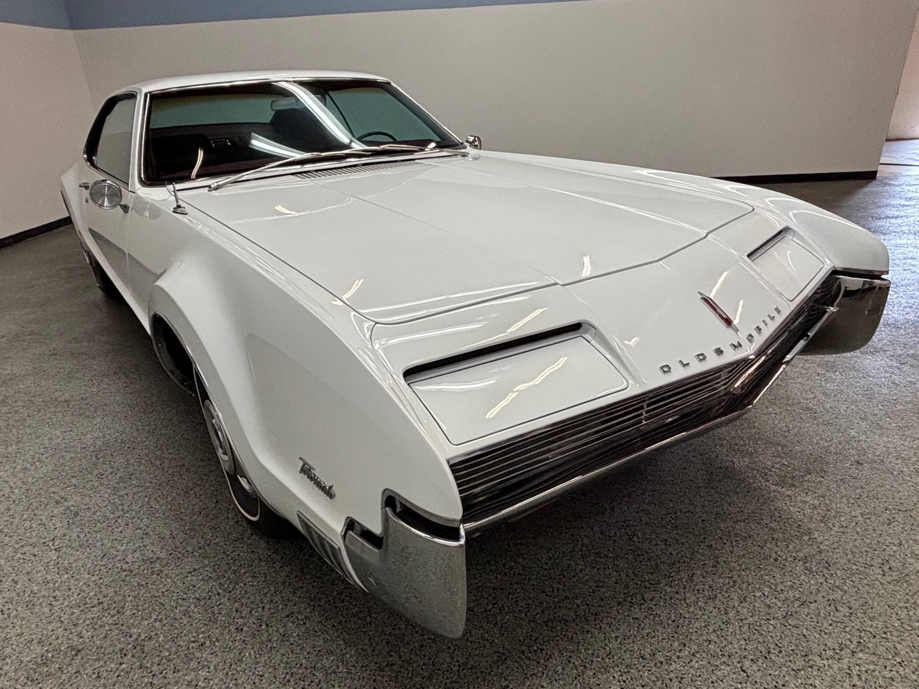 Vehicle photo 9