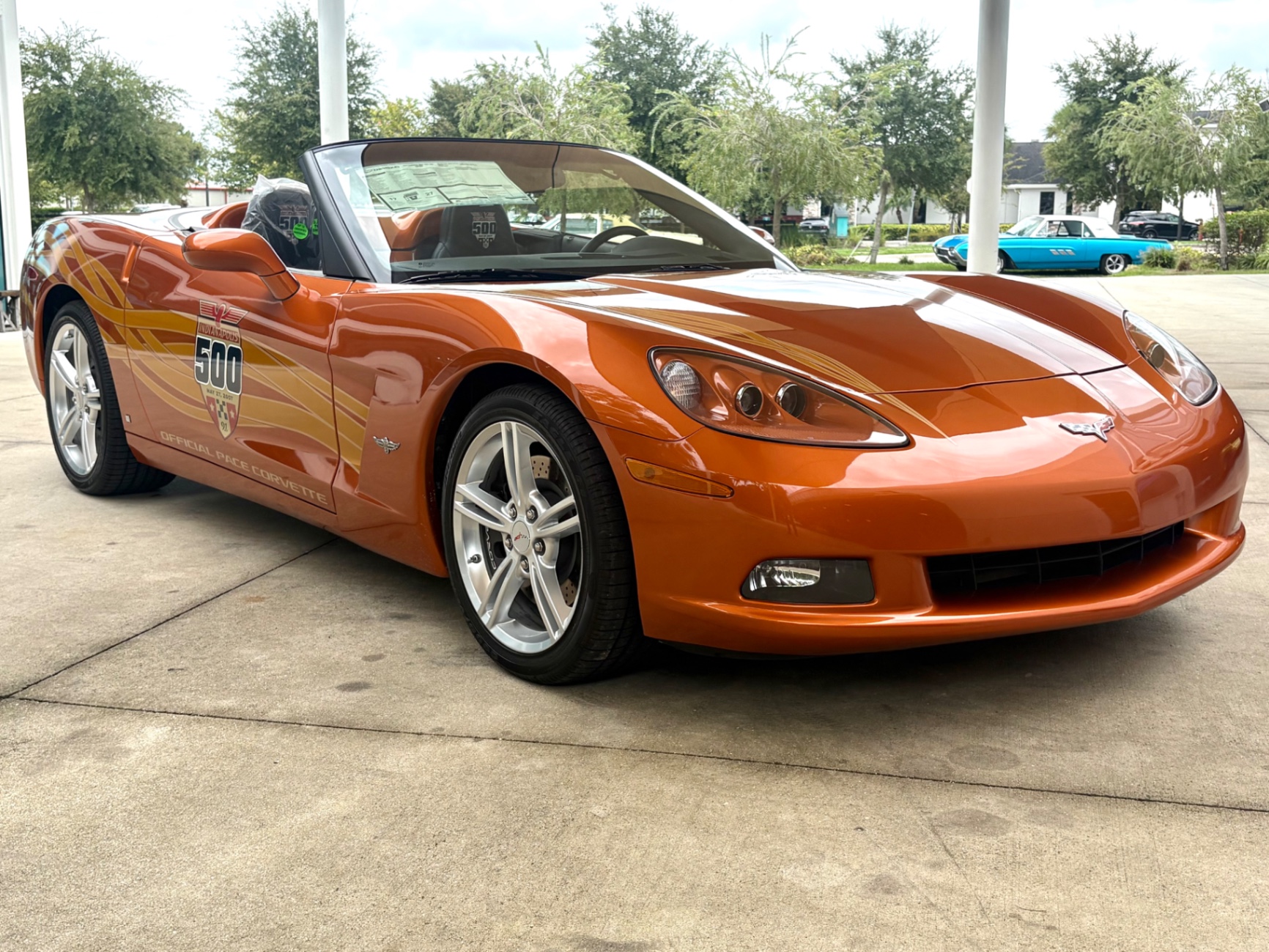 Vehicle photo 4