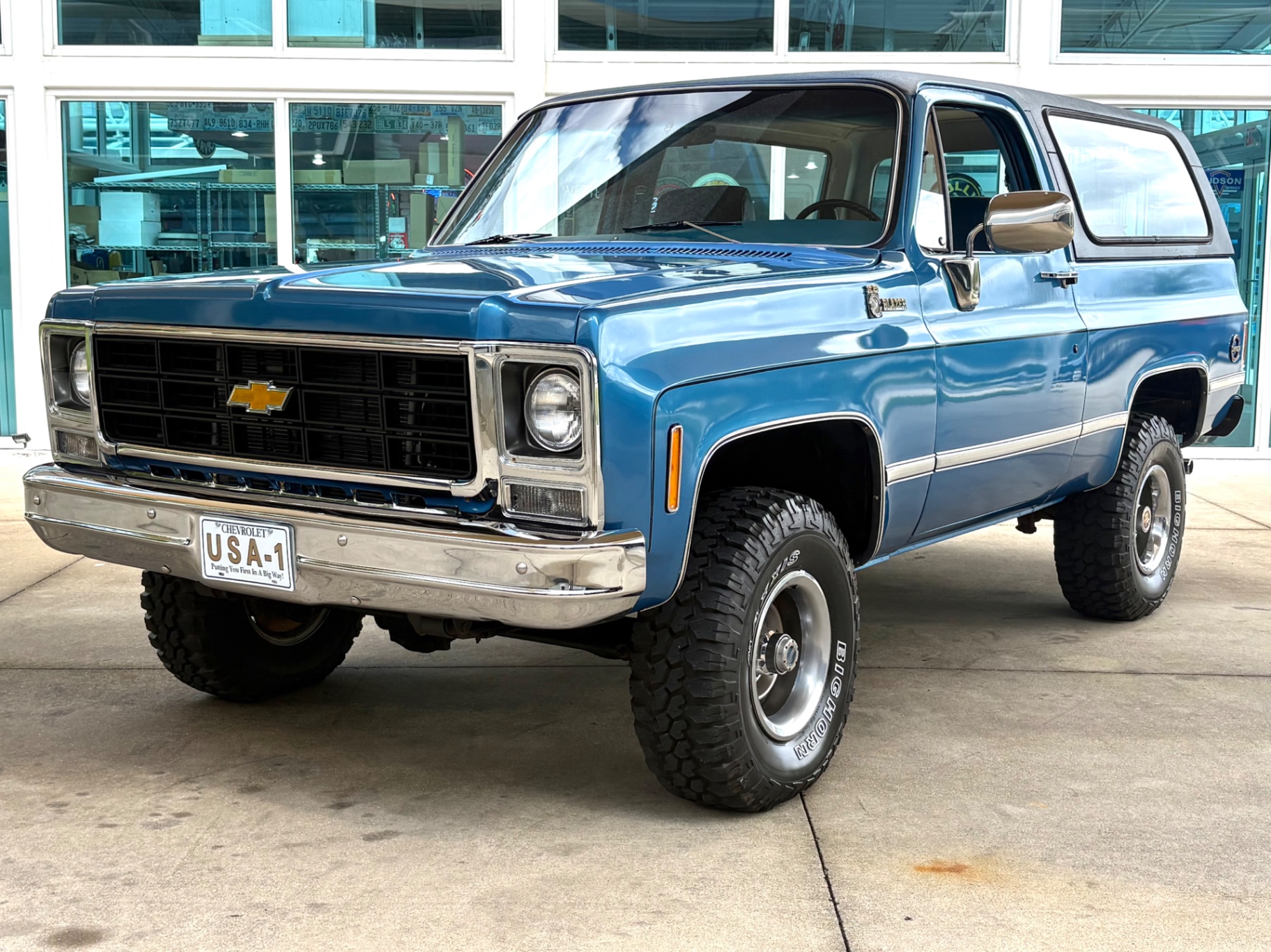 Vehicle photo 1
