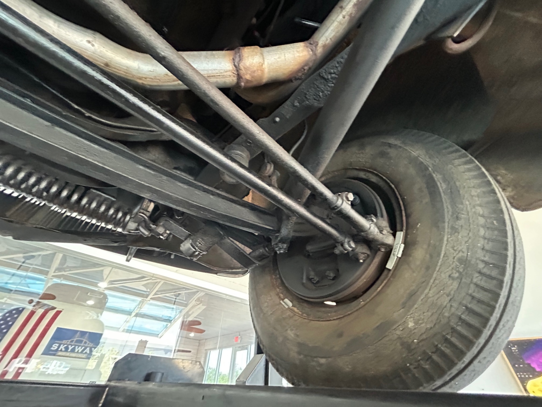 Vehicle photo 46