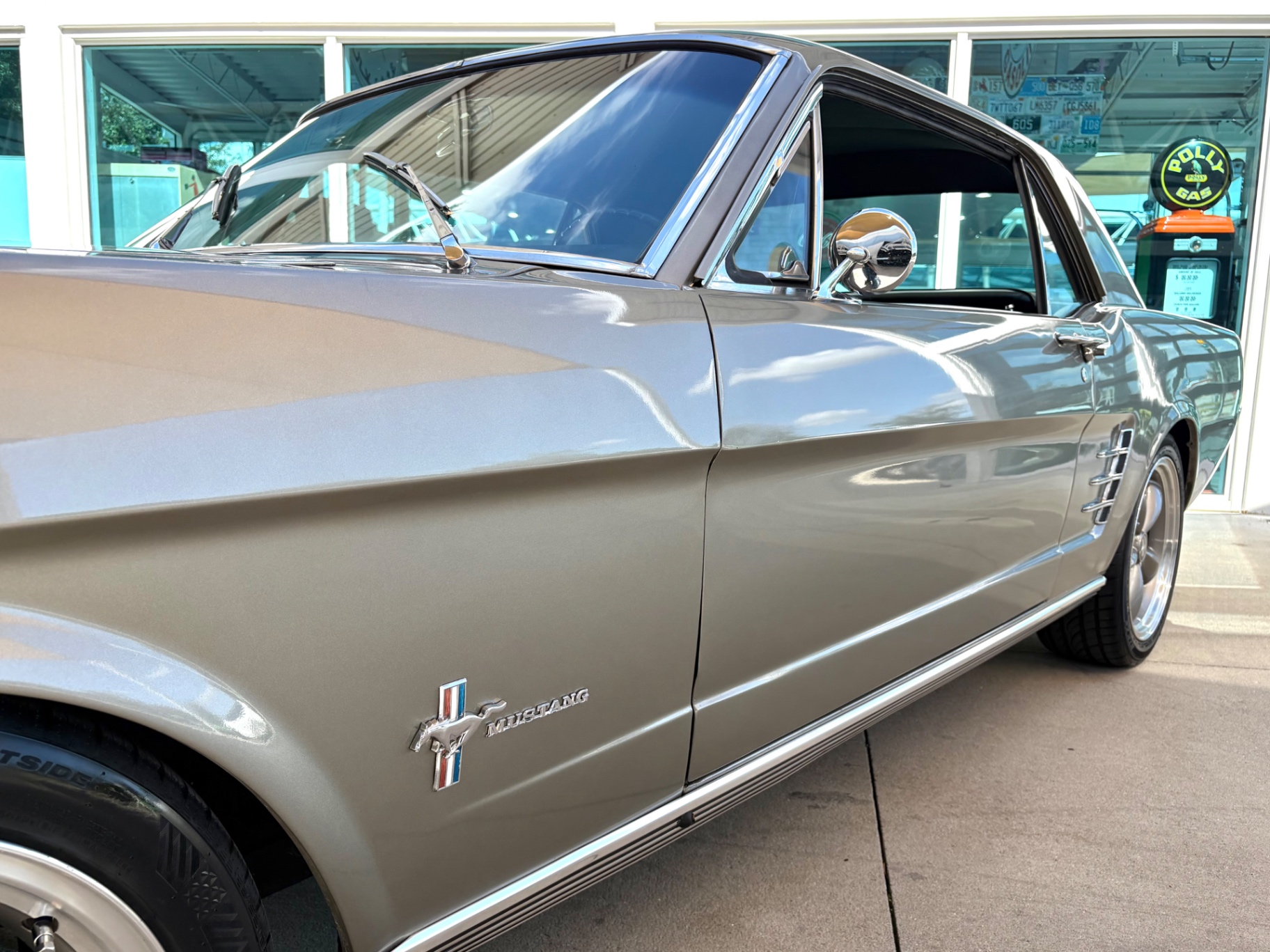 Vehicle photo 13