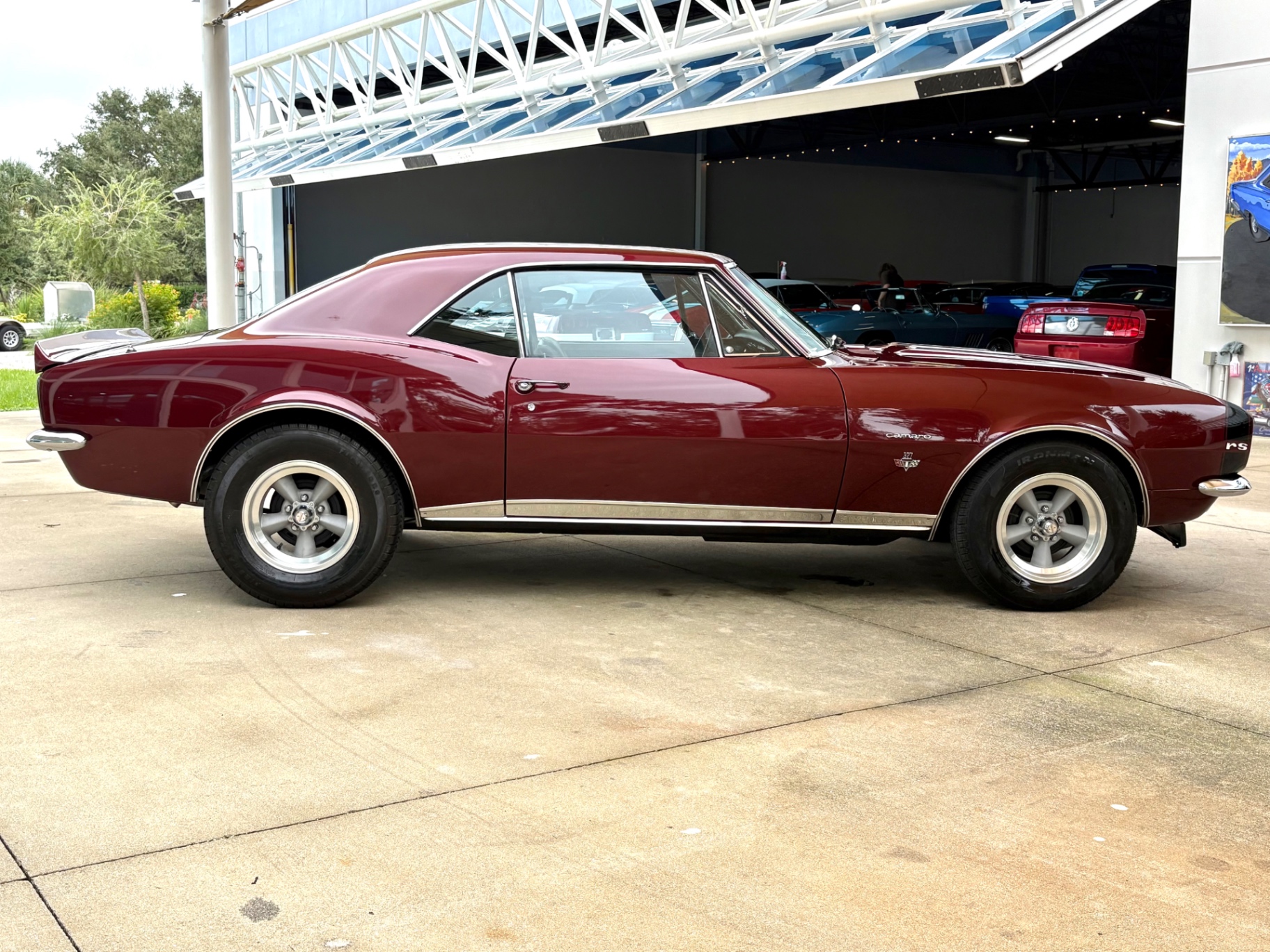 Vehicle photo 5