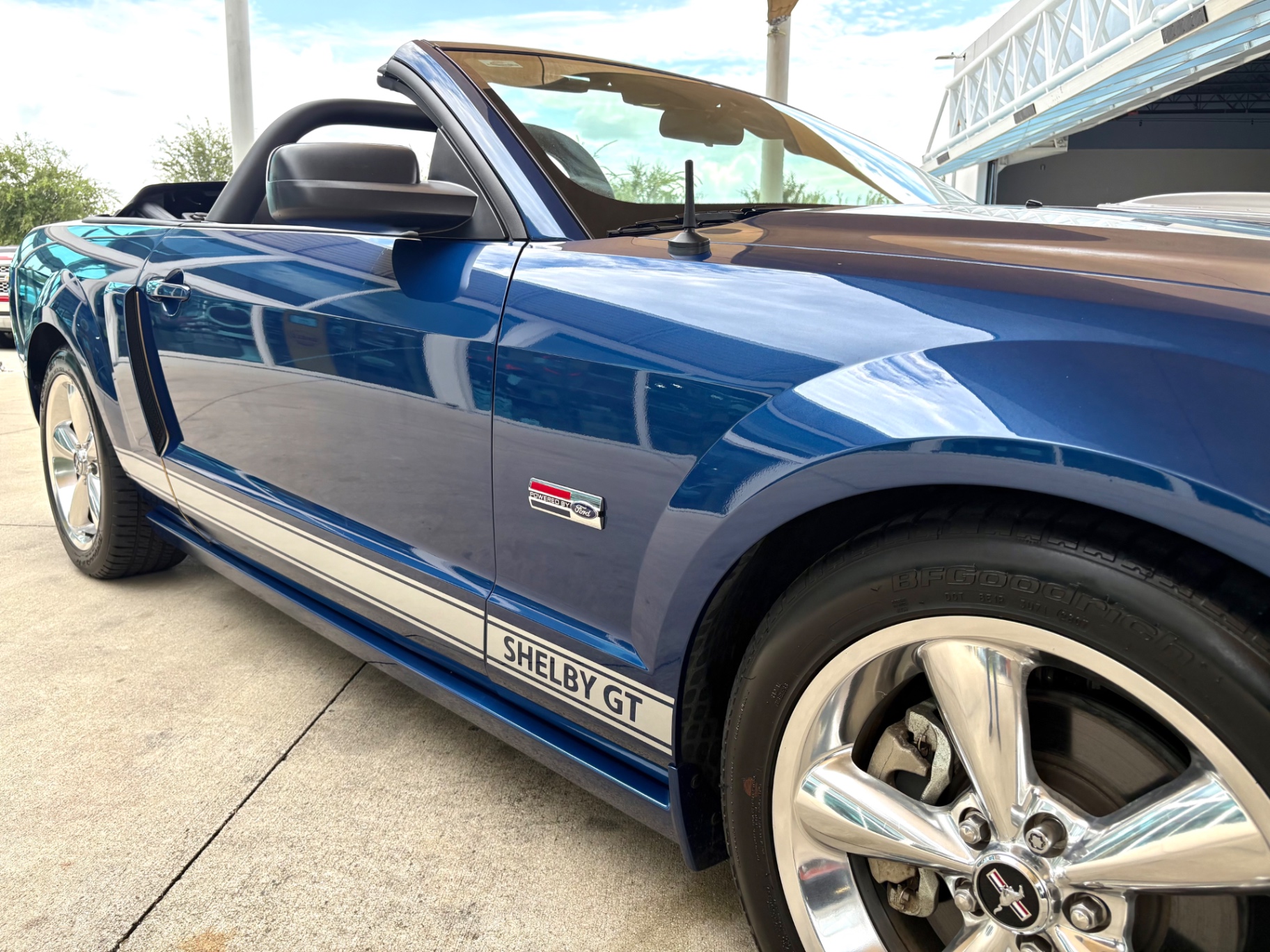 Vehicle photo 18