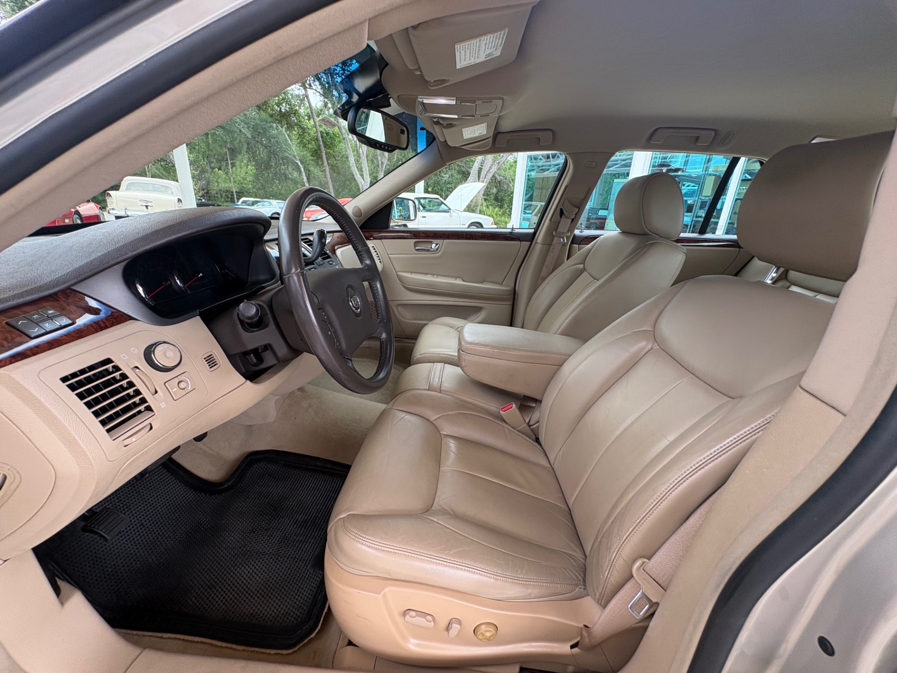 Vehicle photo 31