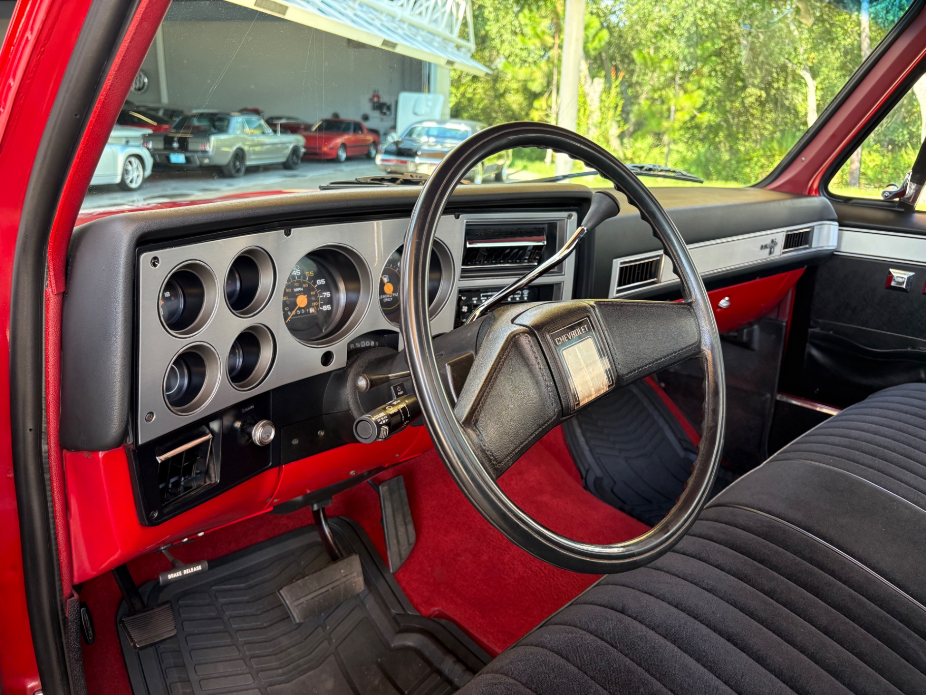 Vehicle photo 34
