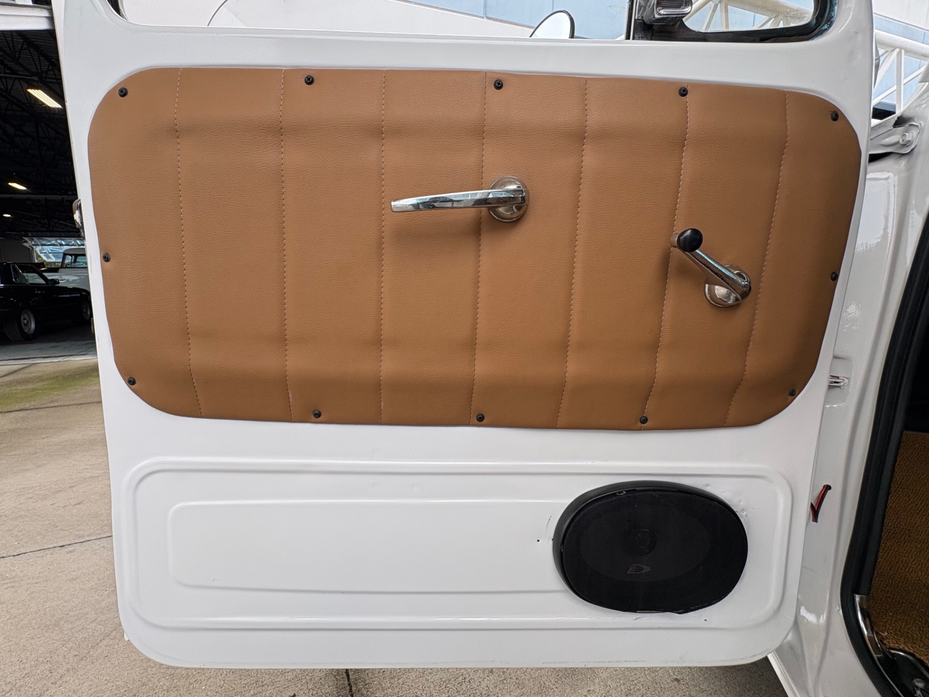 Vehicle photo 30