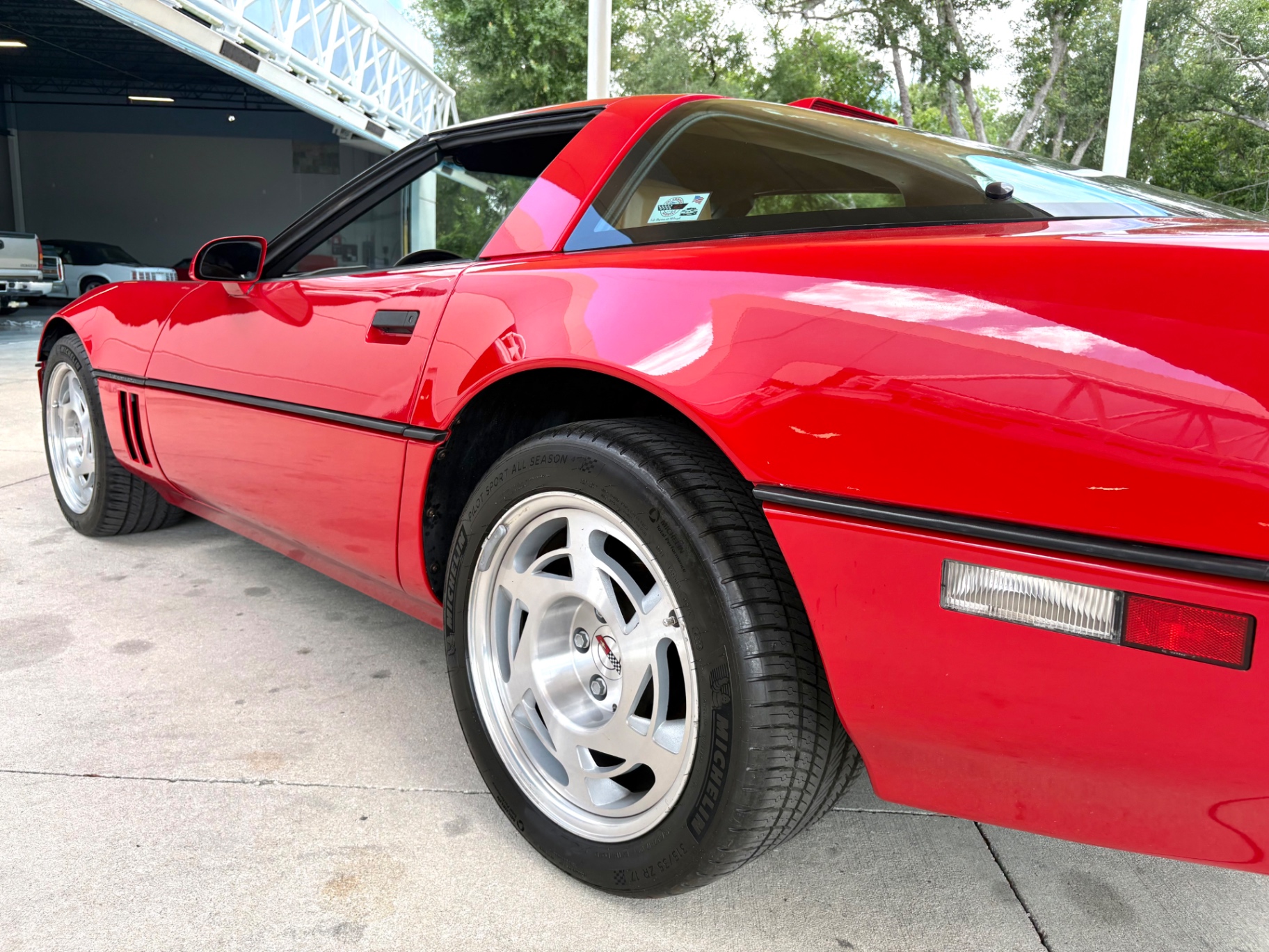 Vehicle photo 15