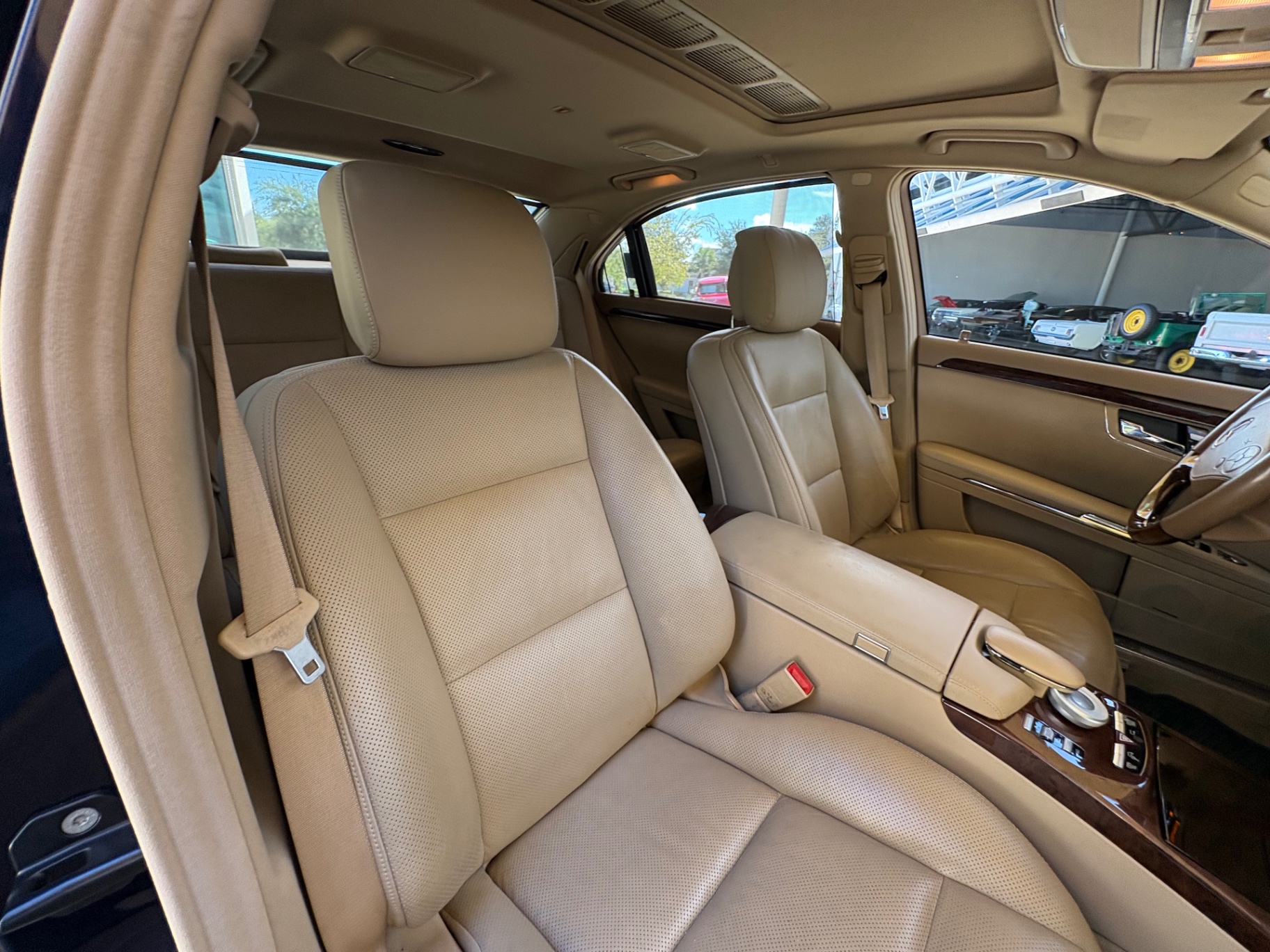 Vehicle photo 45