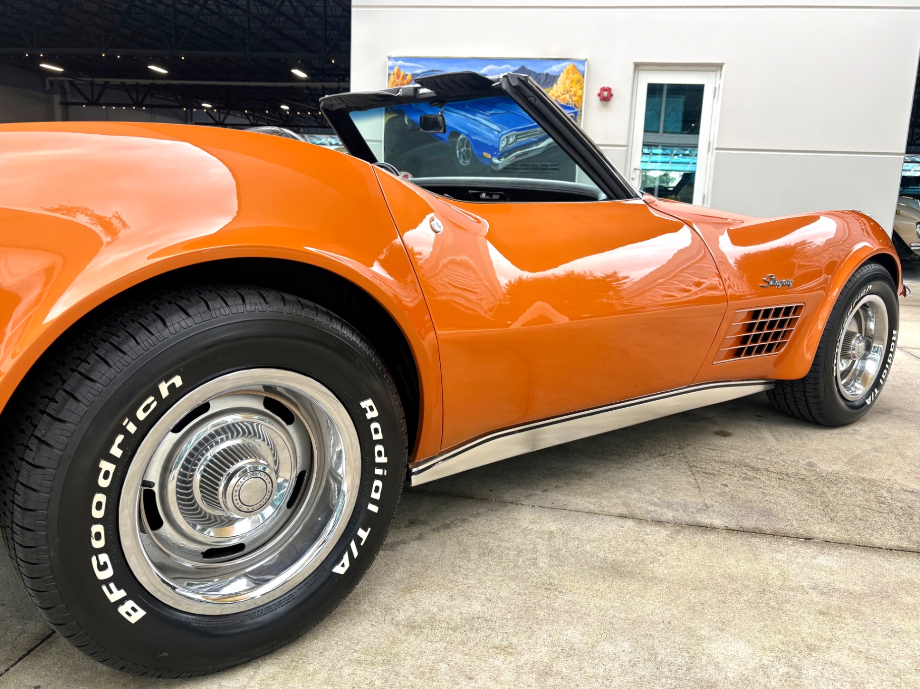 Vehicle photo 17