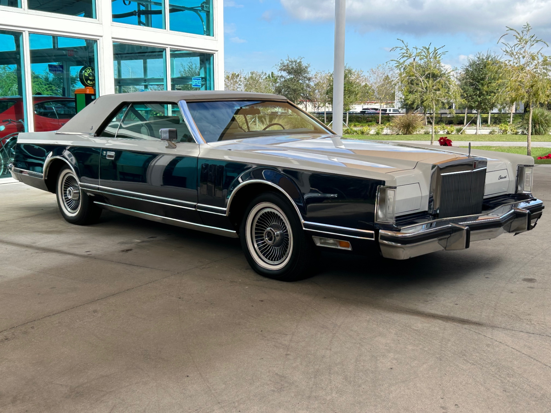 Vehicle photo 3