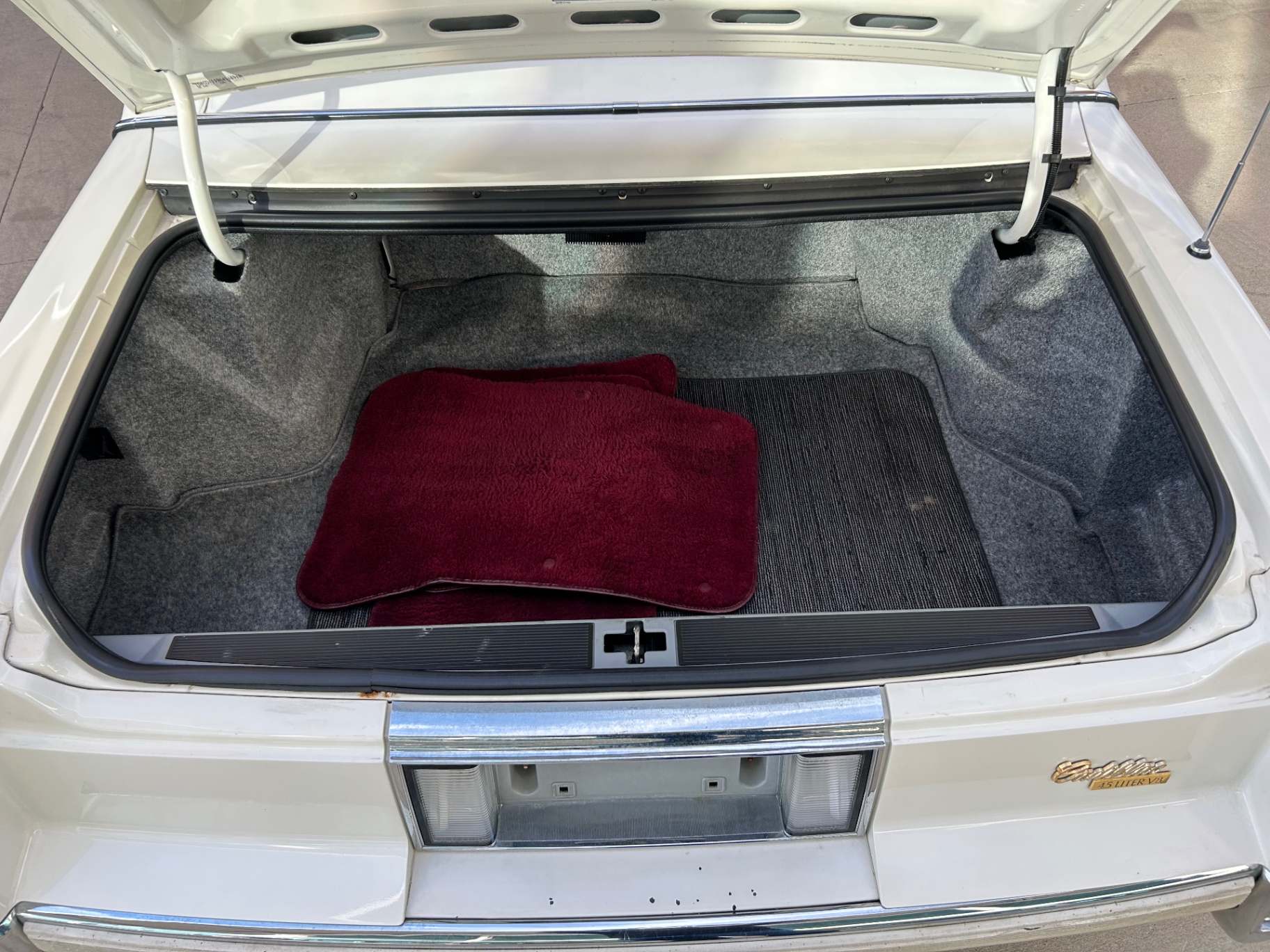 Vehicle photo 8